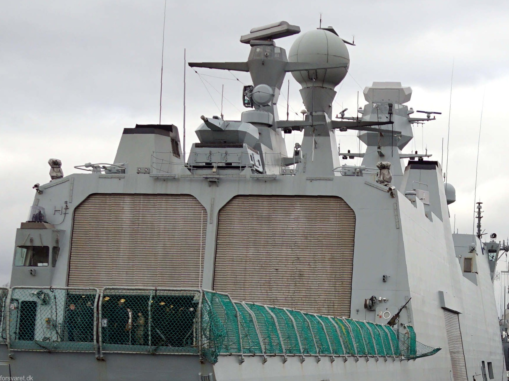 l-16 hdms absalon command support ship frigate f-341 royal danish navy 19 hangar