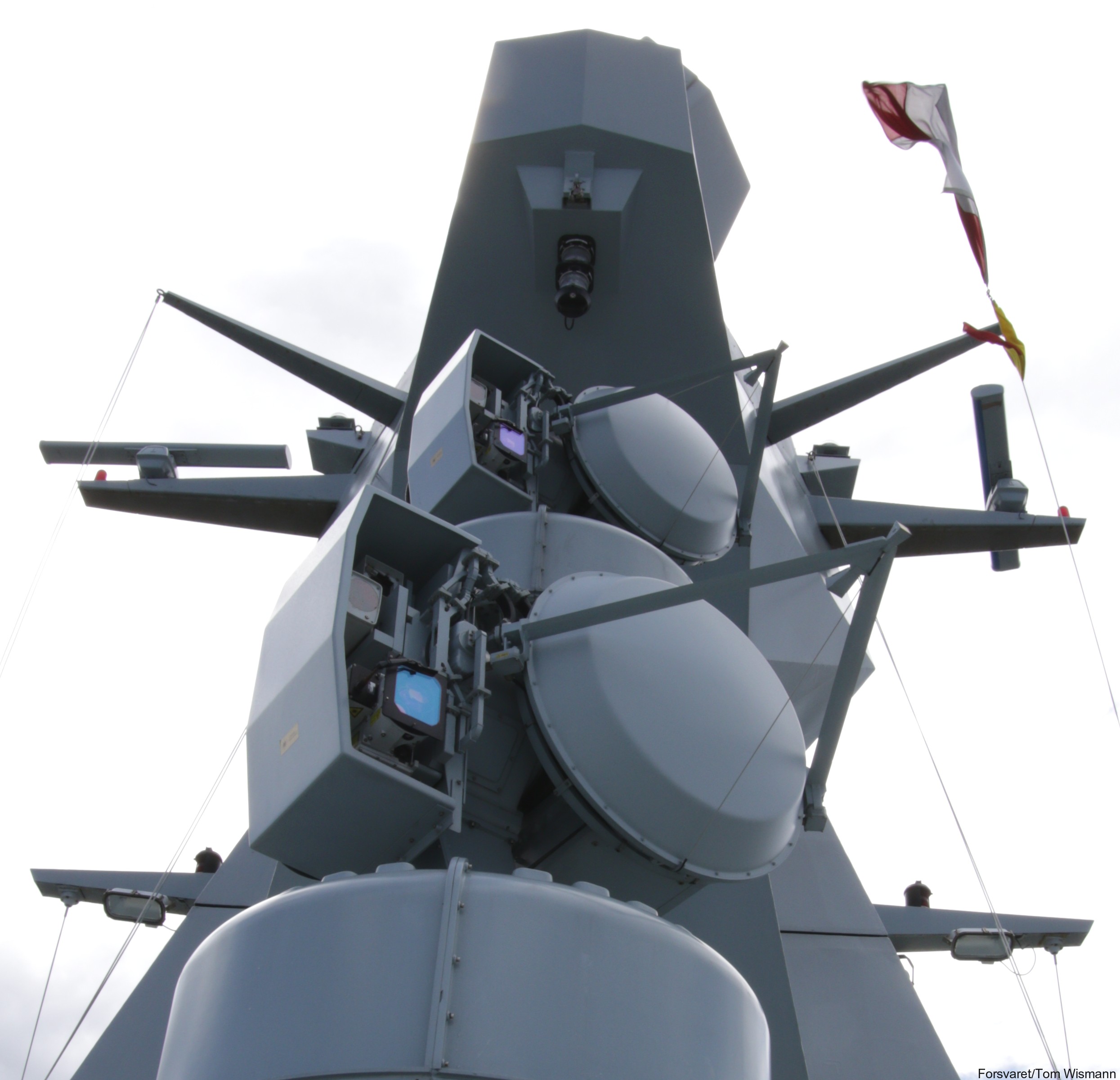 l-16 hdms absalon command support ship frigate f-341 royal danish navy 21 saab ceros 200 fire control radar target illuminator