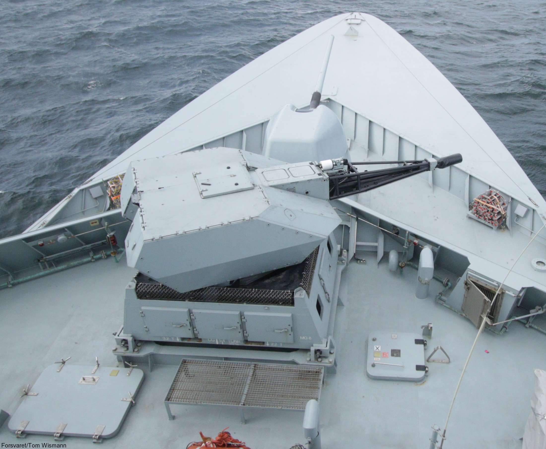 l-16 hdms absalon command support ship frigate f-341 royal danish navy 23 rheinmetall oerlikon millennium 35mm ciws