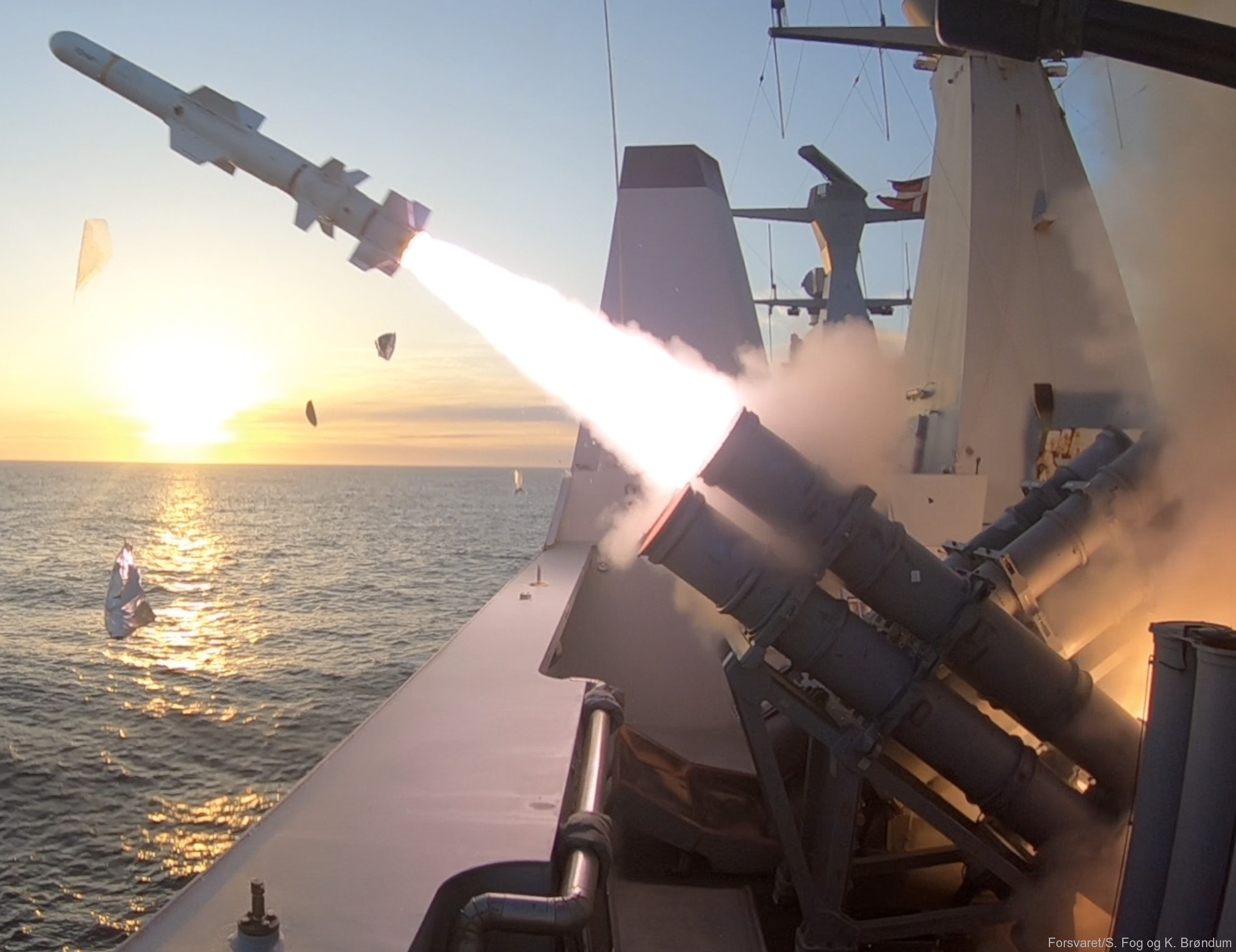 absalon class frigate command support ship royal danish navy 41x rgm-84 harpoon ssm missile