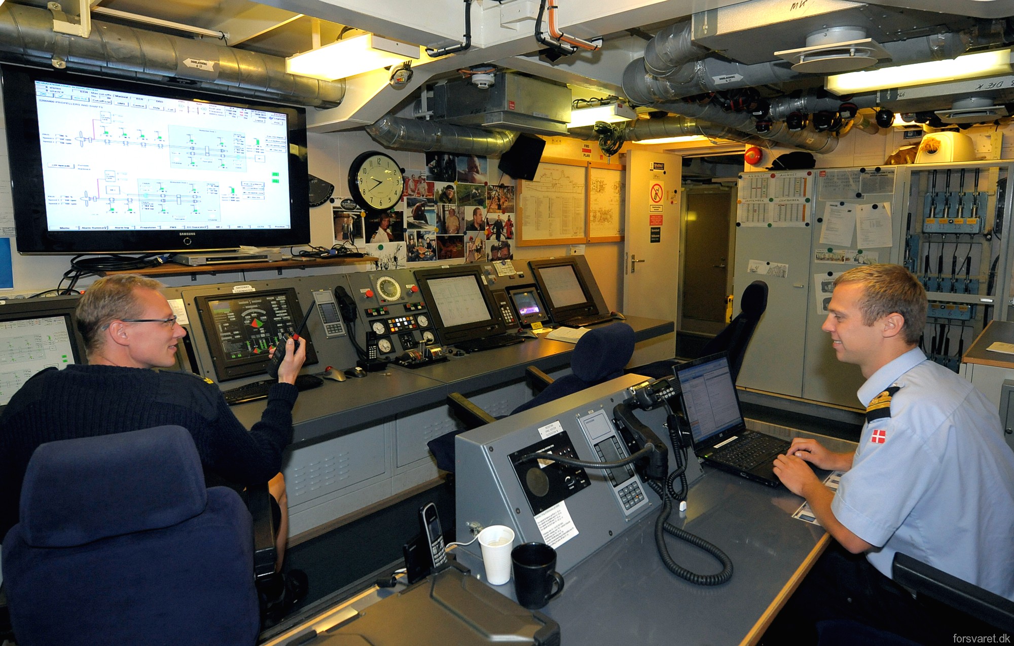 l-16 hdms absalon command support ship frigate f-341 royal danish navy 56 machinery control