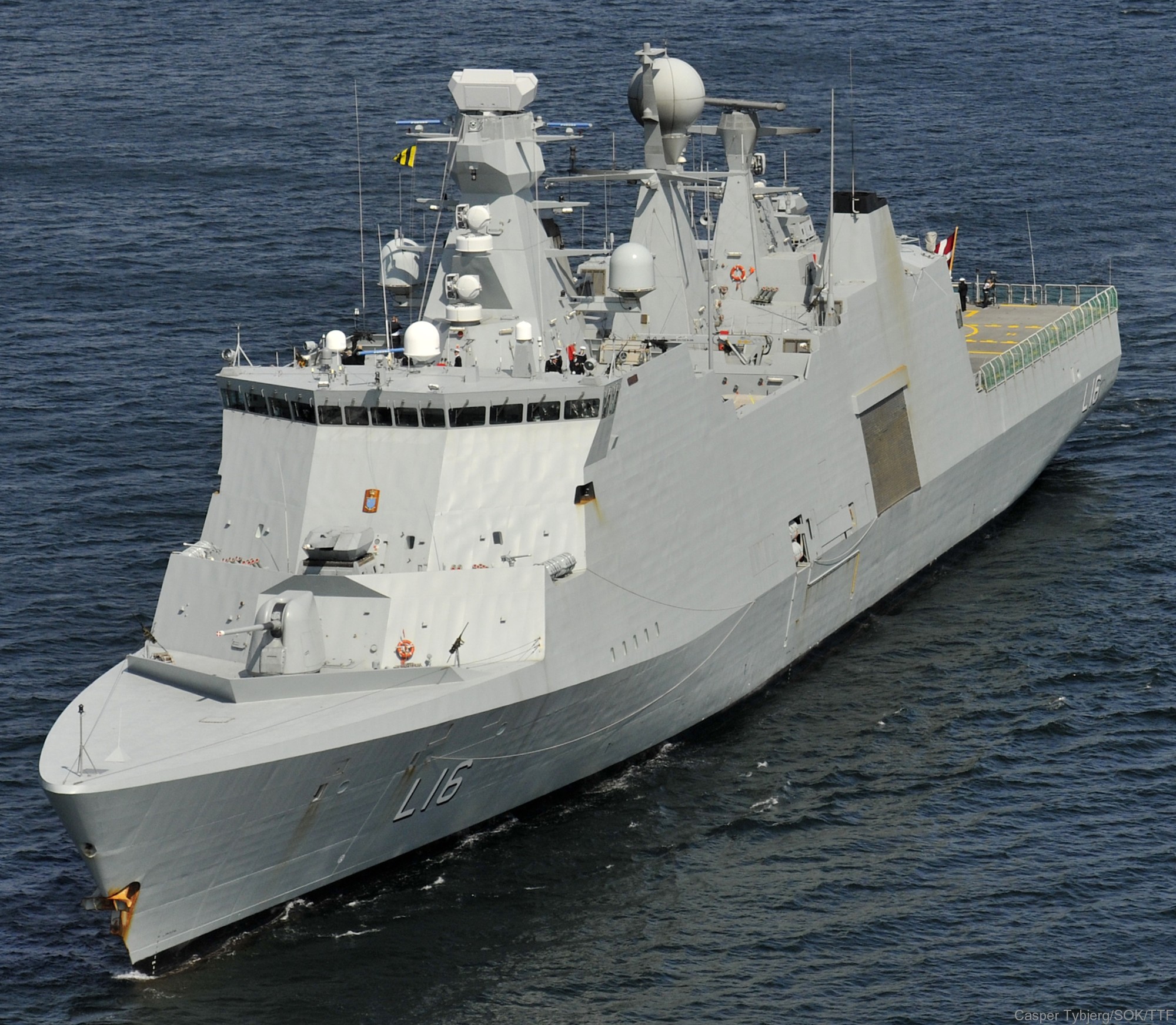 l-16 hdms absalon command support ship frigate royal danish navy 62