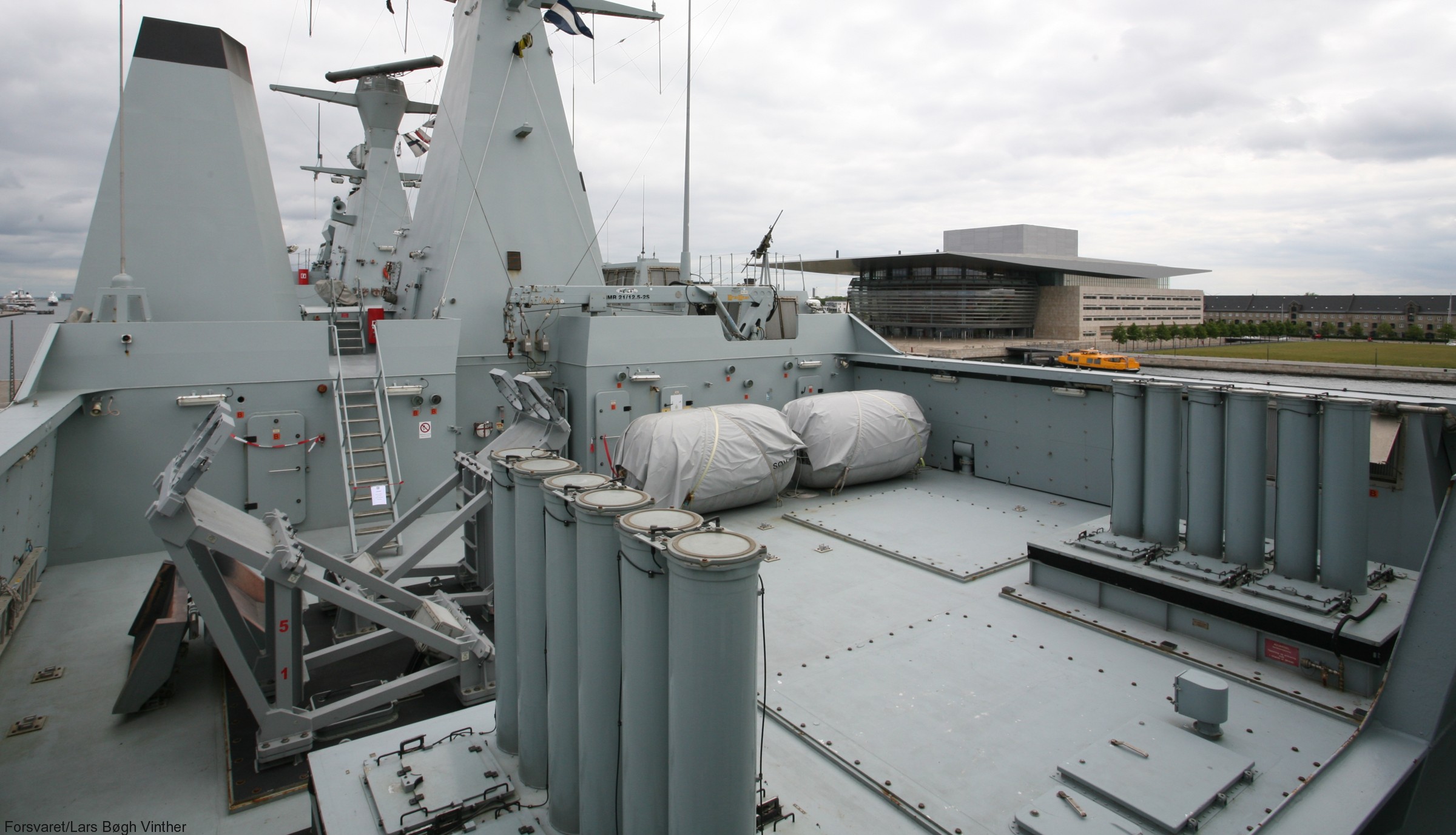 absalon class frigate command support ship royal danish navy 87x stanflex deck weapon arrangement