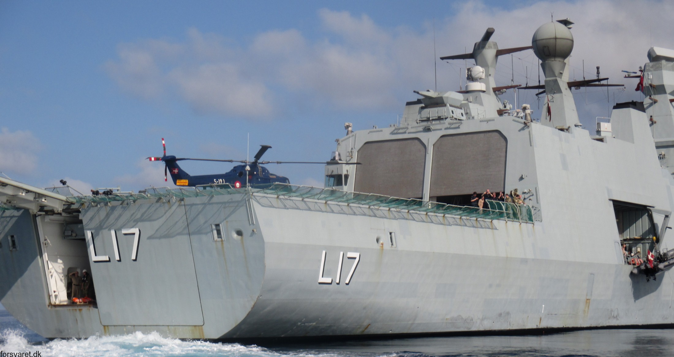 f-342 hdms esbern snare l-17 frigate command support ship royal danish navy 04