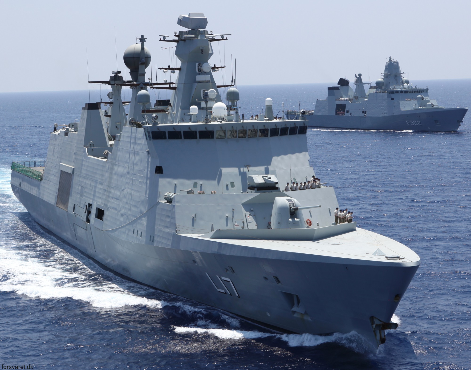 f-342 hdms esbern snare l-17 frigate command support ship royal danish navy 15