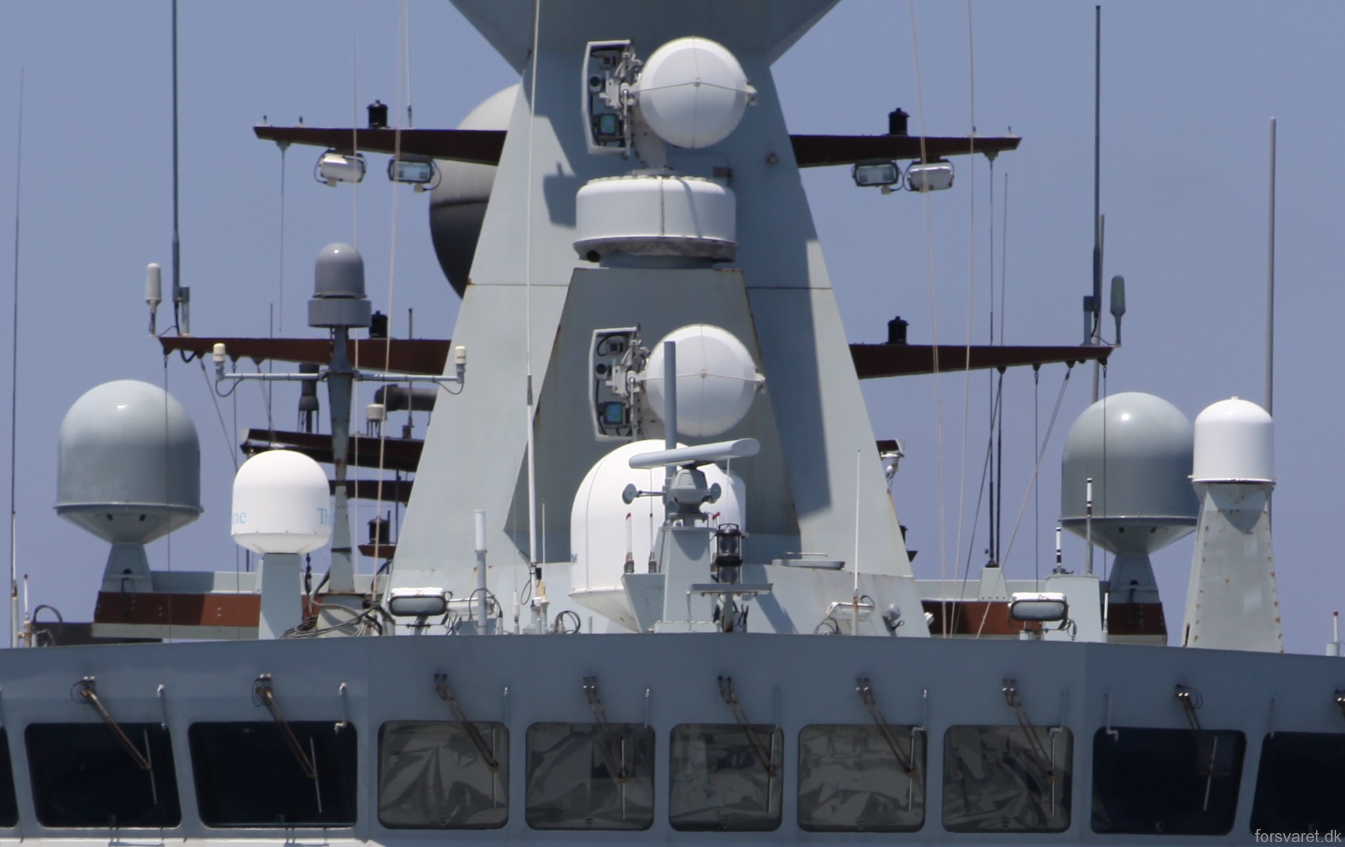 f-342 hdms esbern snare l-17 frigate command support ship royal danish navy 23