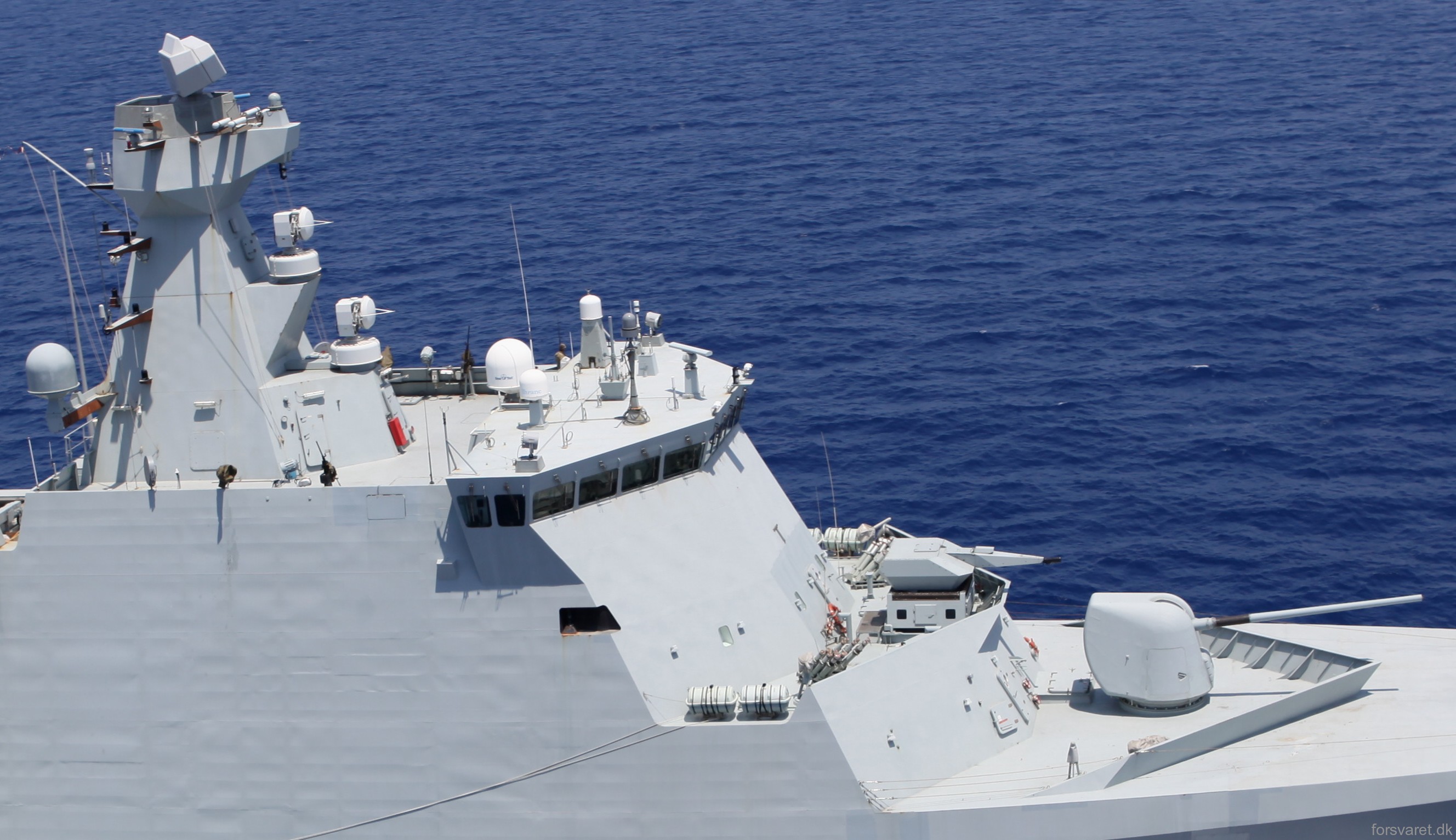 absalon class frigate command support ship royal danish navy 30x weapon gun antenna radar