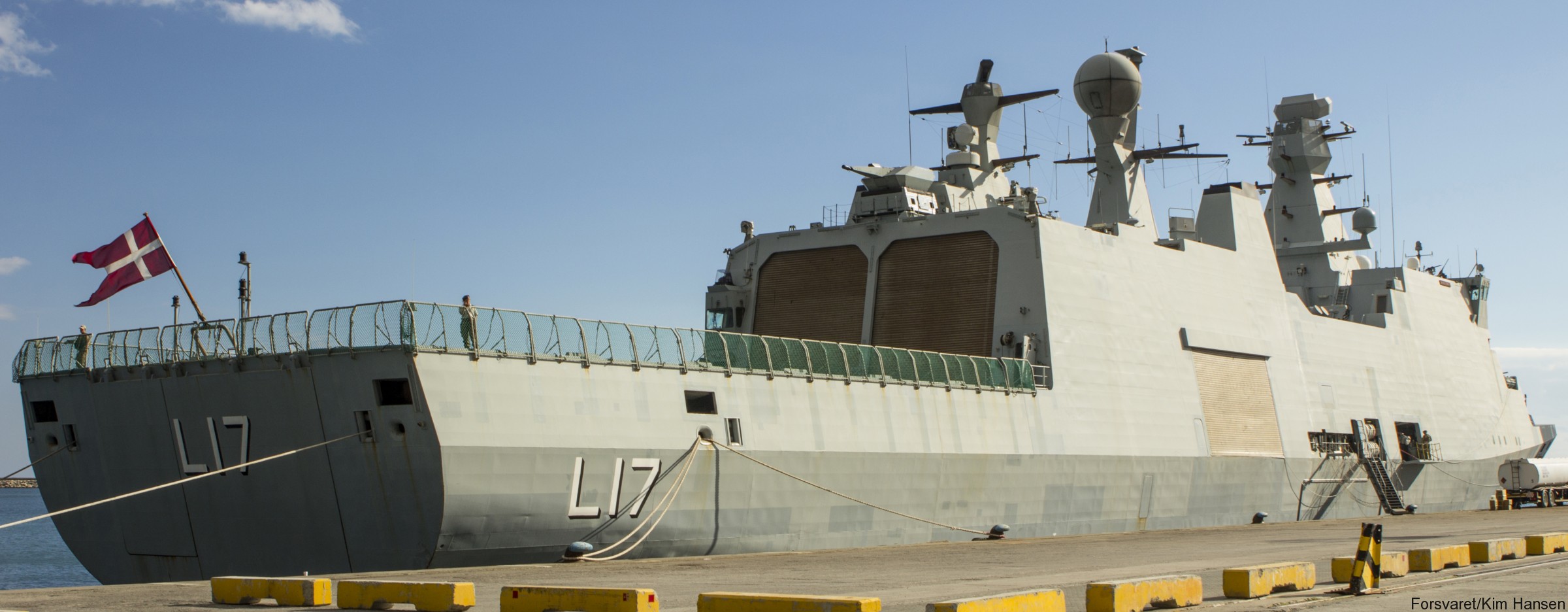 f-342 hdms esbern snare l-17 frigate command support ship royal danish navy 33