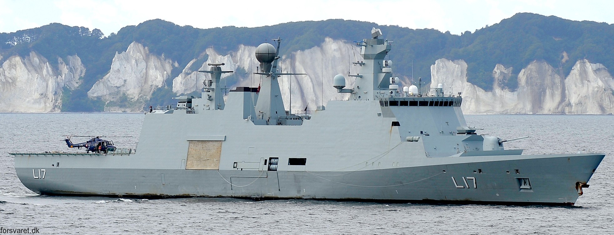 f-342 hdms esbern snare l-17 frigate command support ship royal danish navy 36