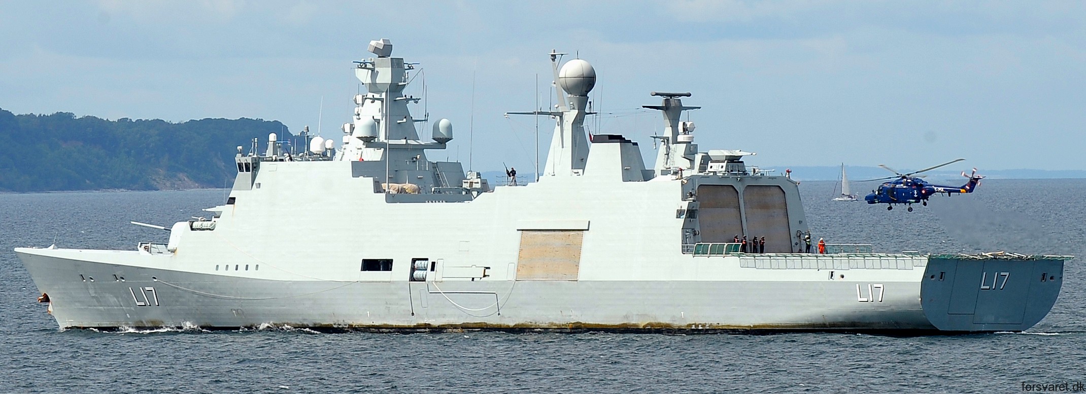 f-342 hdms esbern snare l-17 frigate command support ship royal danish navy 37