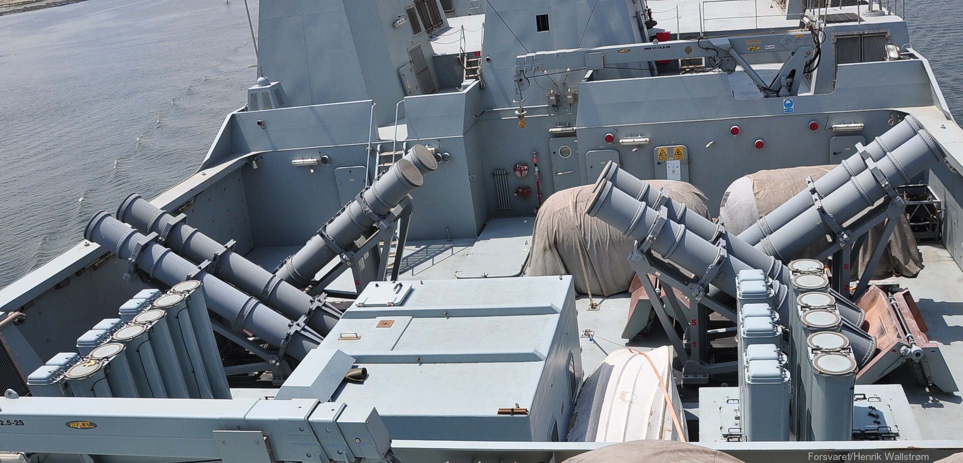 f-342 hdms esbern snare l-17 frigate command support ship royal danish navy 41 stanflex mk.56 vls rim-162 essm mk.141 launcher rgm-84 harpoon ssm