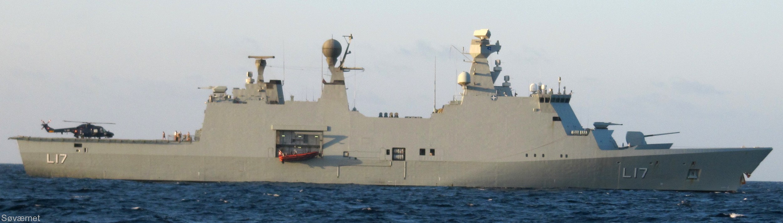 f-342 hdms esbern snare l-17 frigate command support ship royal danish navy 44