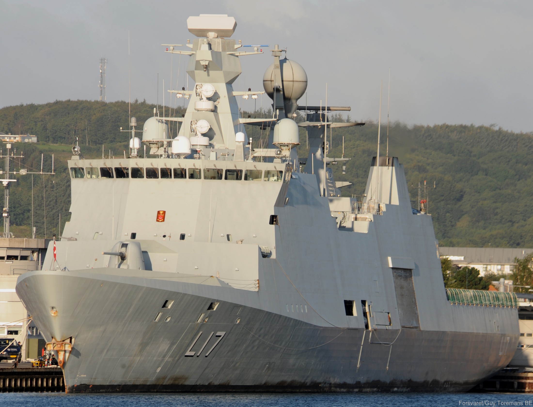f-342 hdms esbern snare l-17 frigate command support ship royal danish navy 47