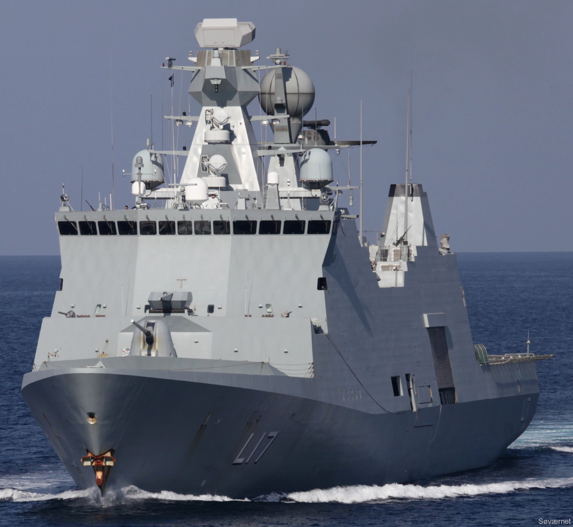 f-342 hdms esbern snare l-17 frigate command support ship royal danish navy 51