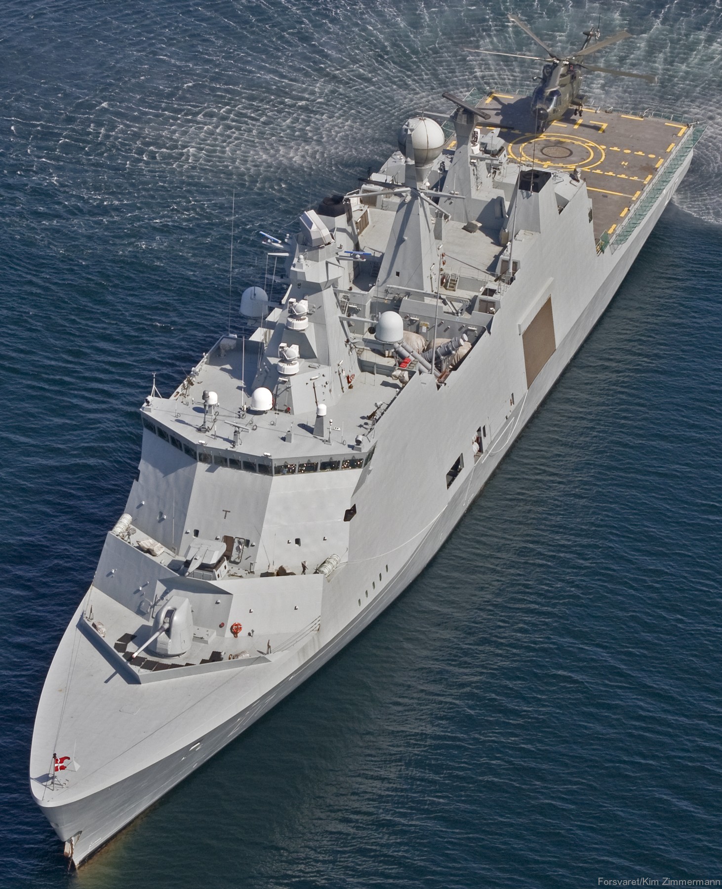 f-342 hdms esbern snare l-17 frigate command support ship royal danish navy 59