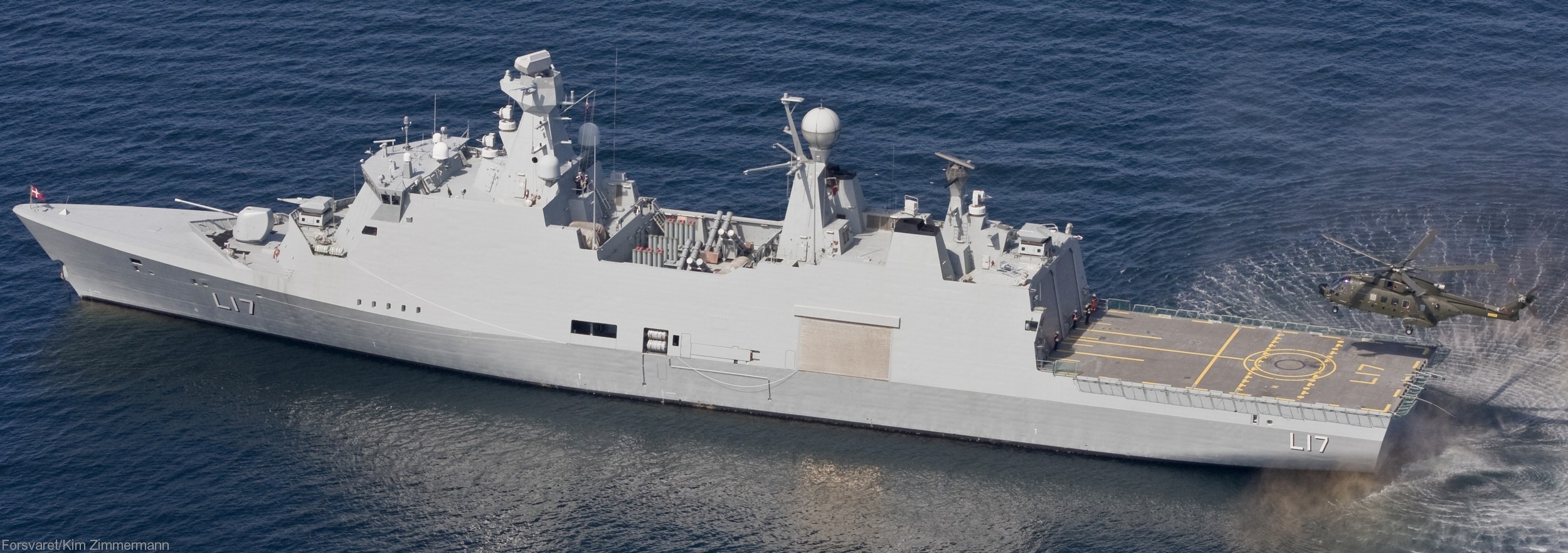 f-342 hdms esbern snare l-17 frigate command support ship royal danish navy 61 aw-101 eh101 helicopter