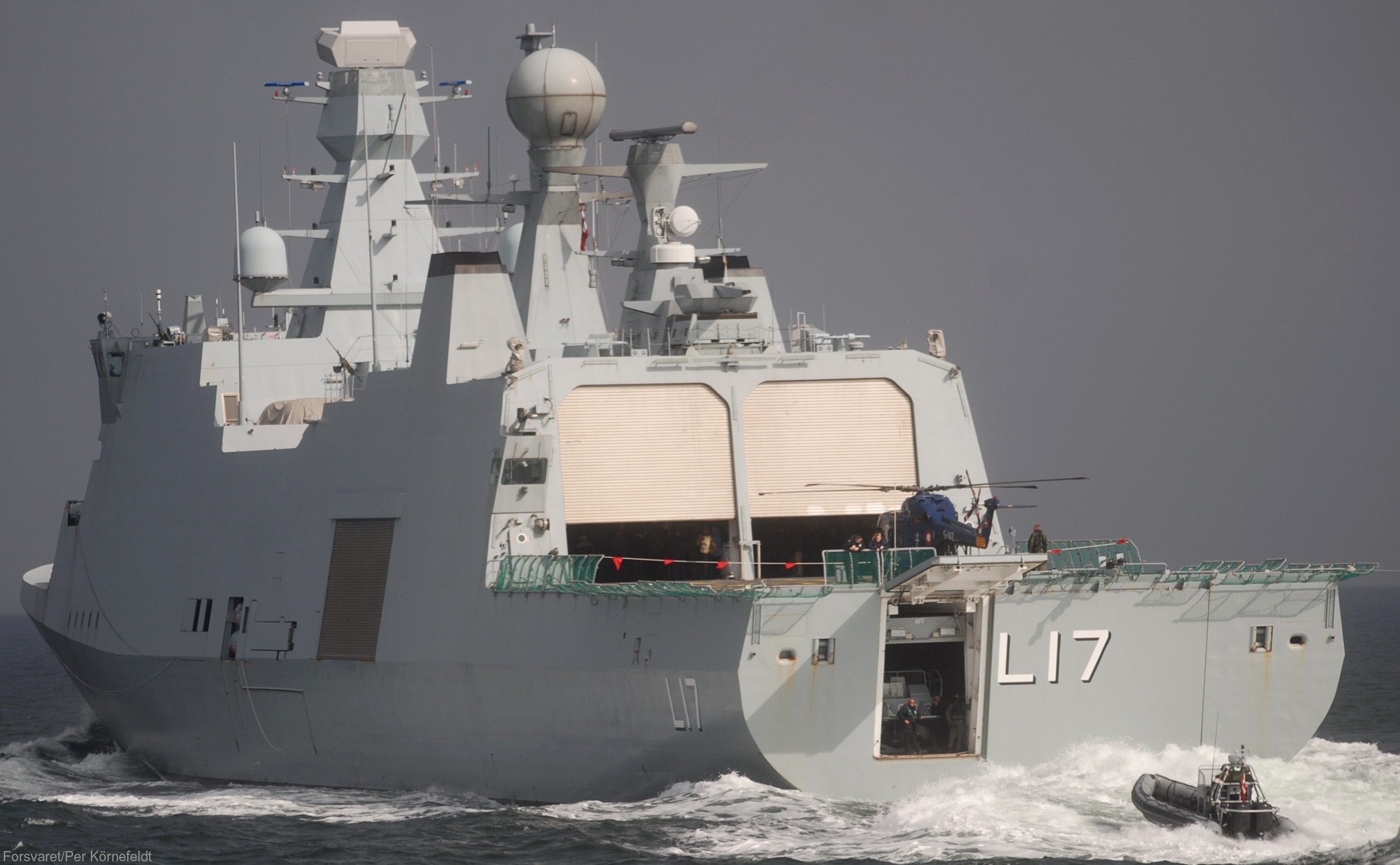 f-342 hdms esbern snare l-17 frigate command support ship royal danish navy 64