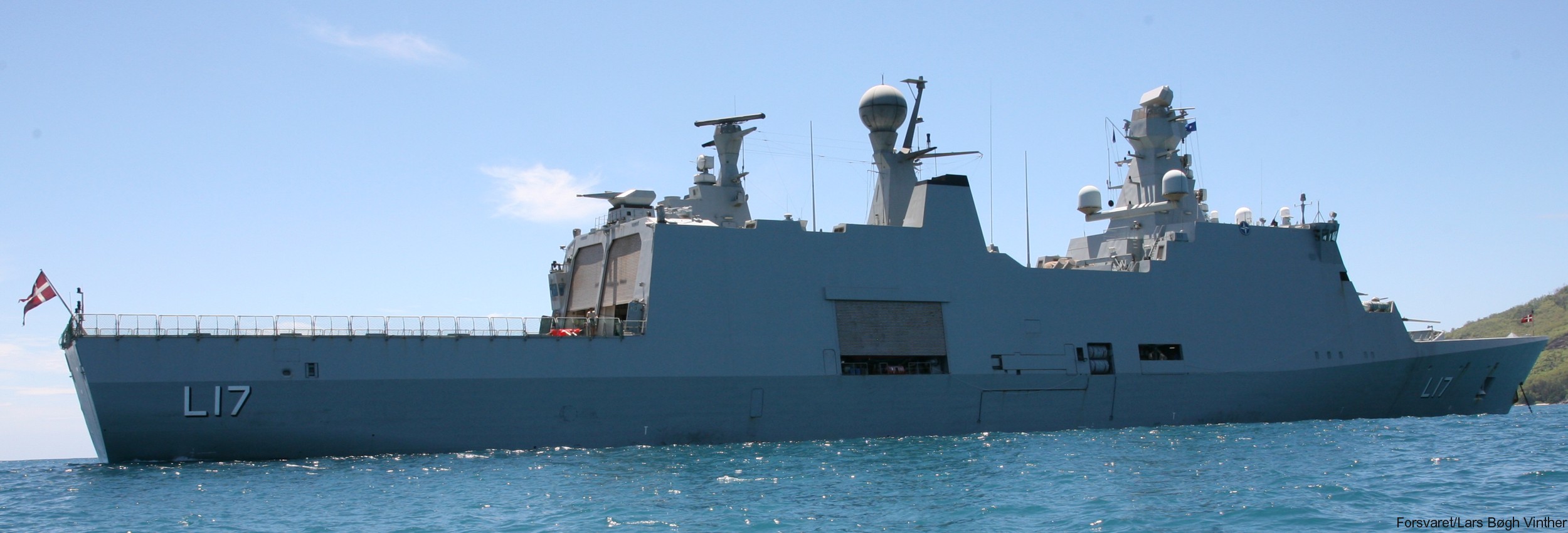 f-342 hdms esbern snare l-17 frigate command support ship royal danish navy 71