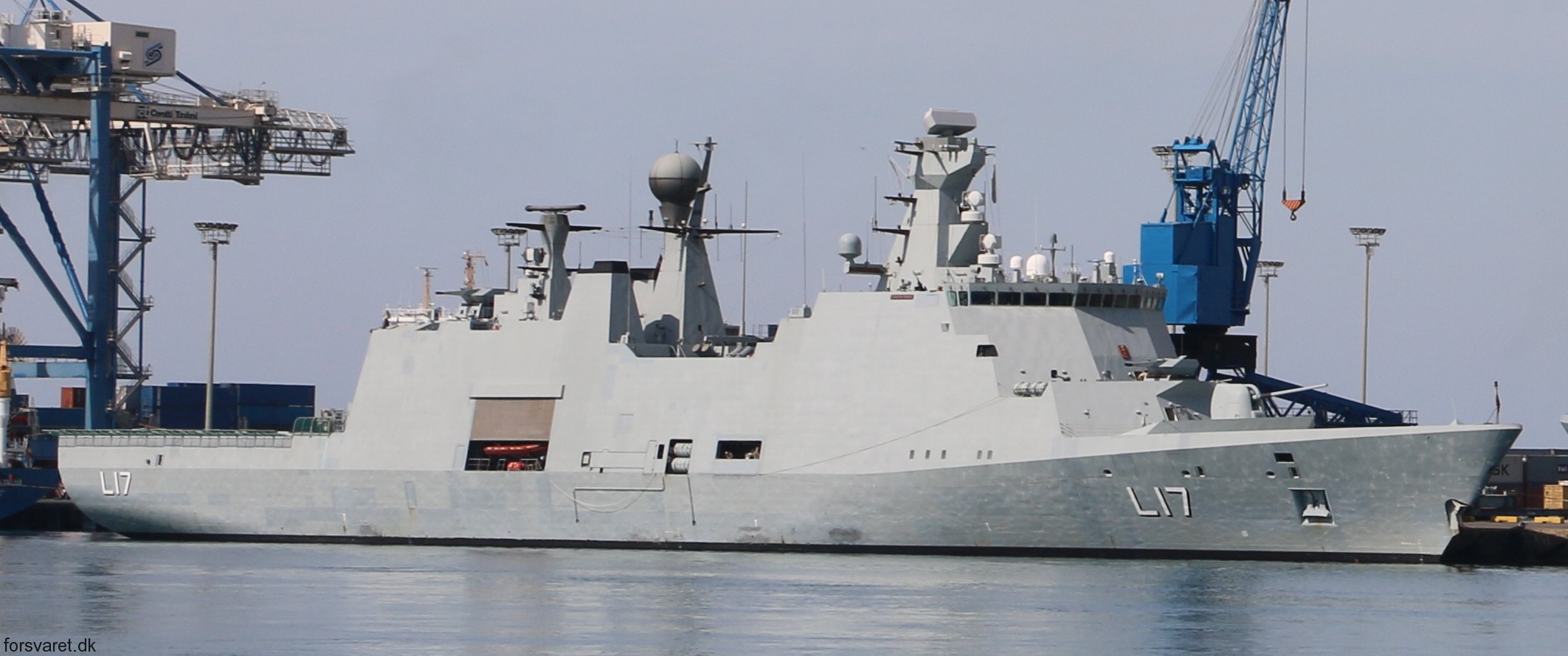 f-342 hdms esbern snare l-17 frigate command support ship royal danish navy 74
