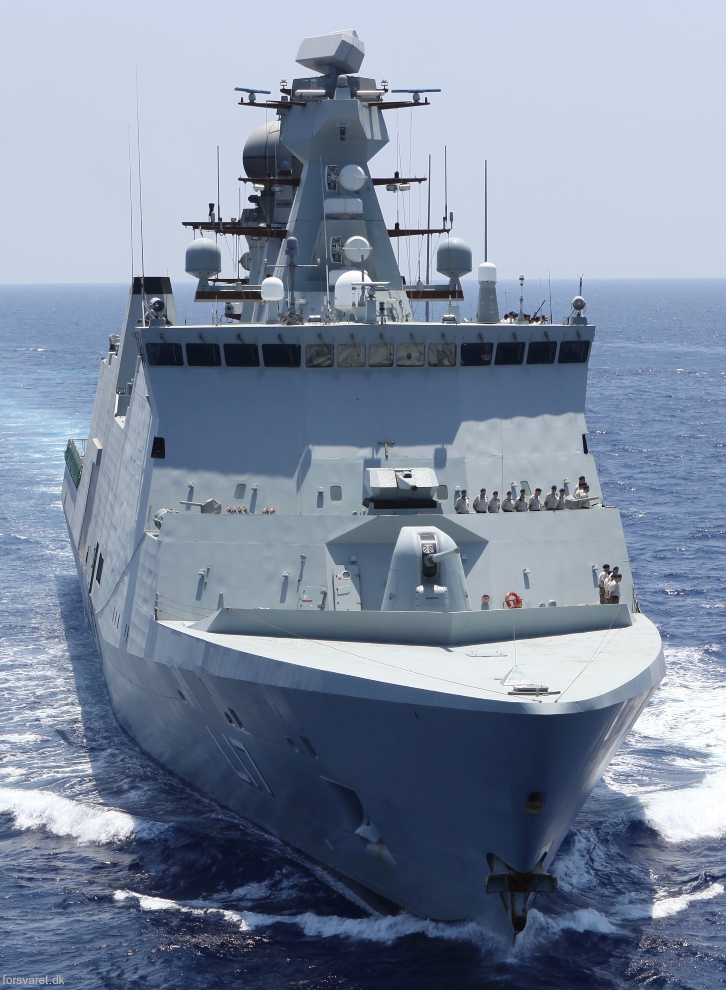 f-342 hdms esbern snare l-17 frigate command support ship royal danish navy 76