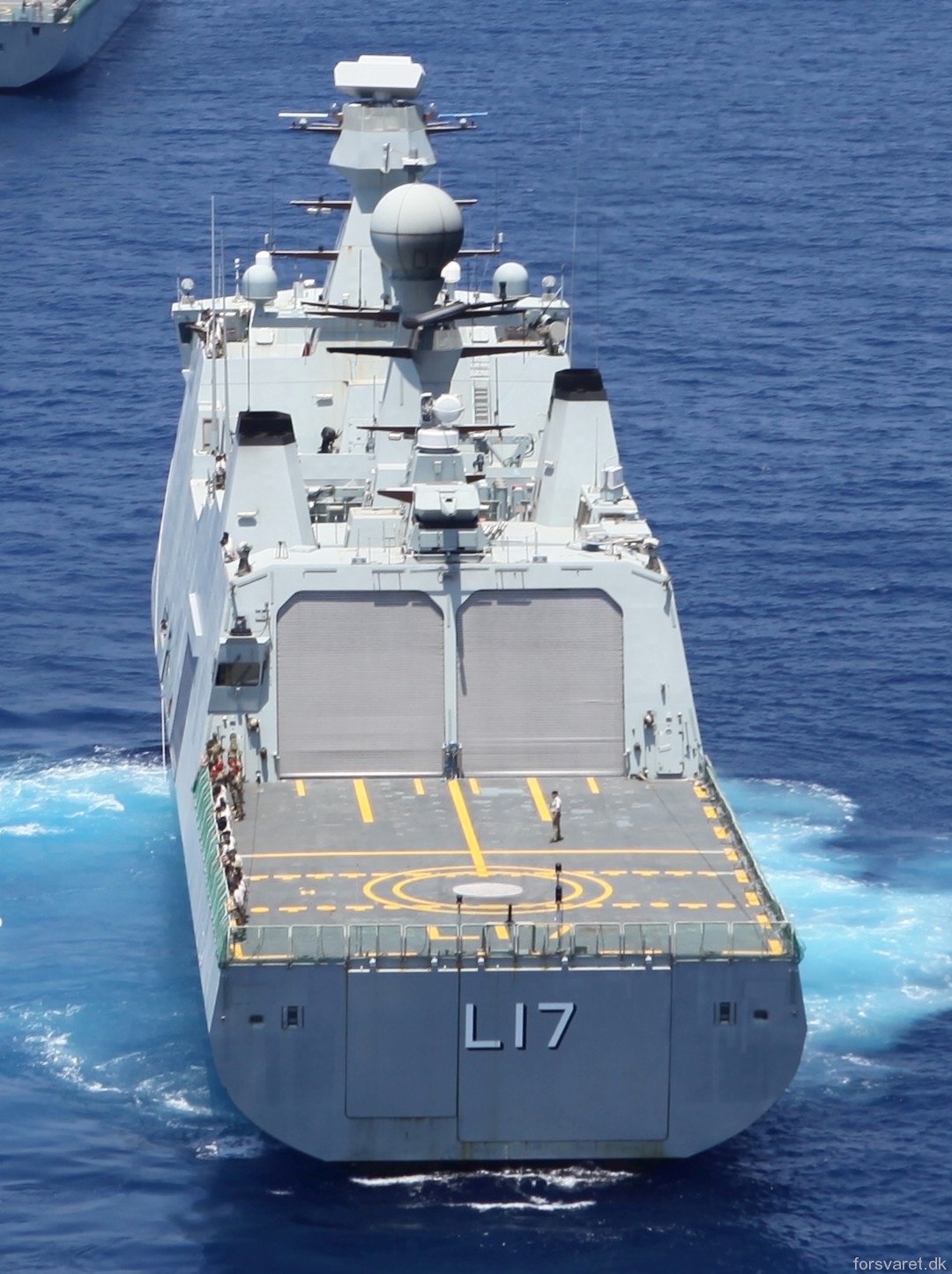 f-342 hdms esbern snare l-17 frigate command support ship royal danish navy 77
