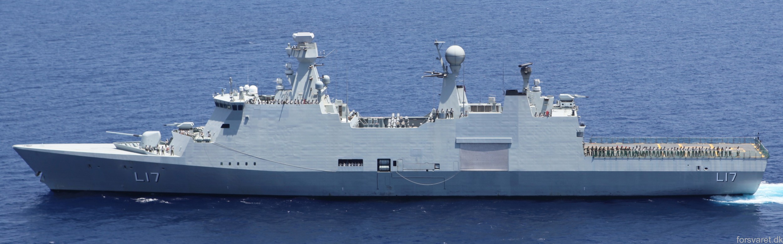 f-342 hdms esbern snare l-17 frigate command support ship royal danish navy 79
