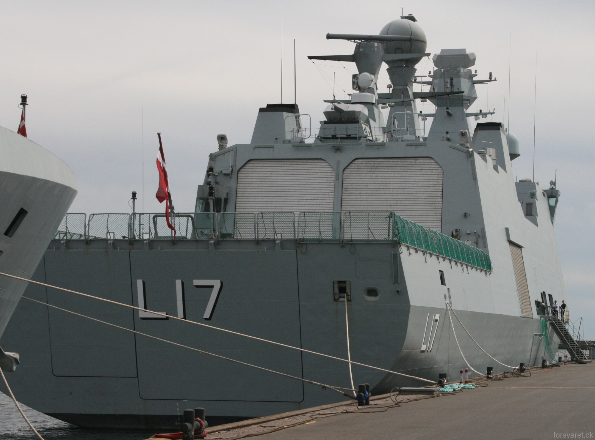 f-342 hdms esbern snare l-17 frigate command support ship royal danish navy 84