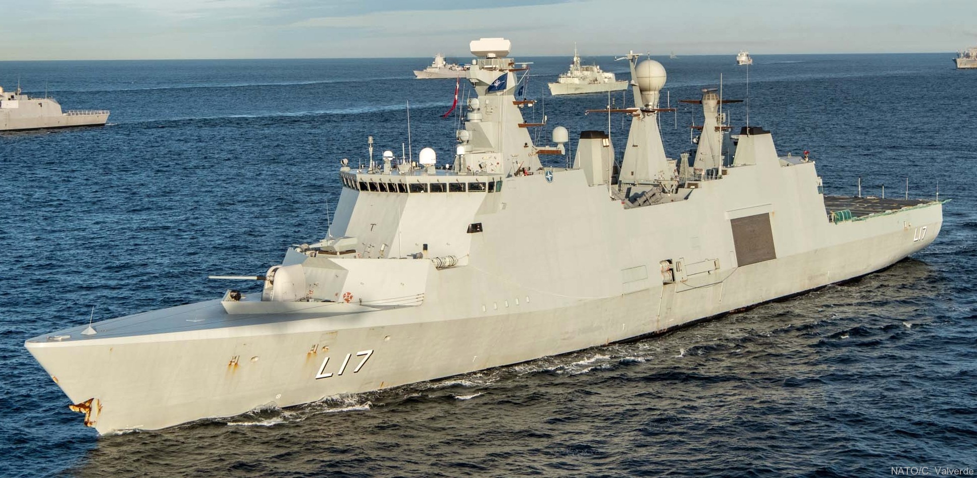 f-342 hdms esbern snare l-17 frigate command support ship royal danish navy 85