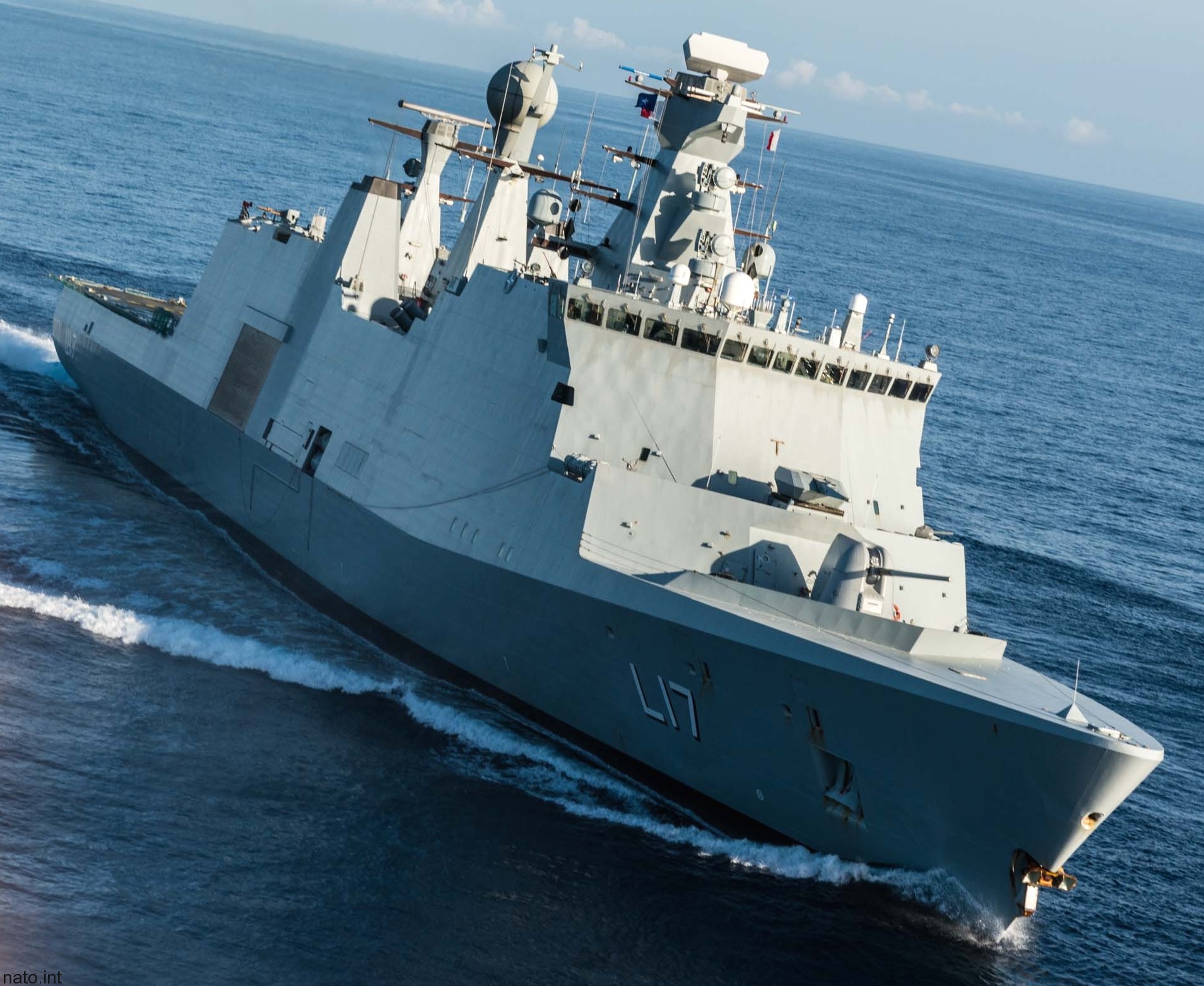 f-342 hdms esbern snare l-17 frigate command support ship royal danish navy 87