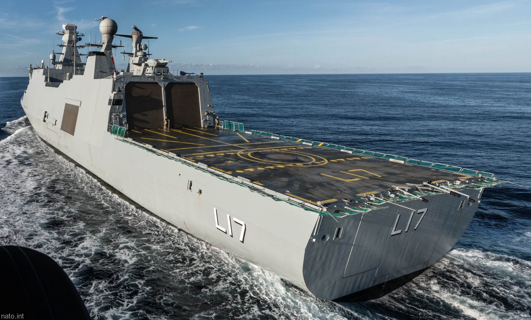 f-342 hdms esbern snare l-17 frigate command support ship royal danish navy 89