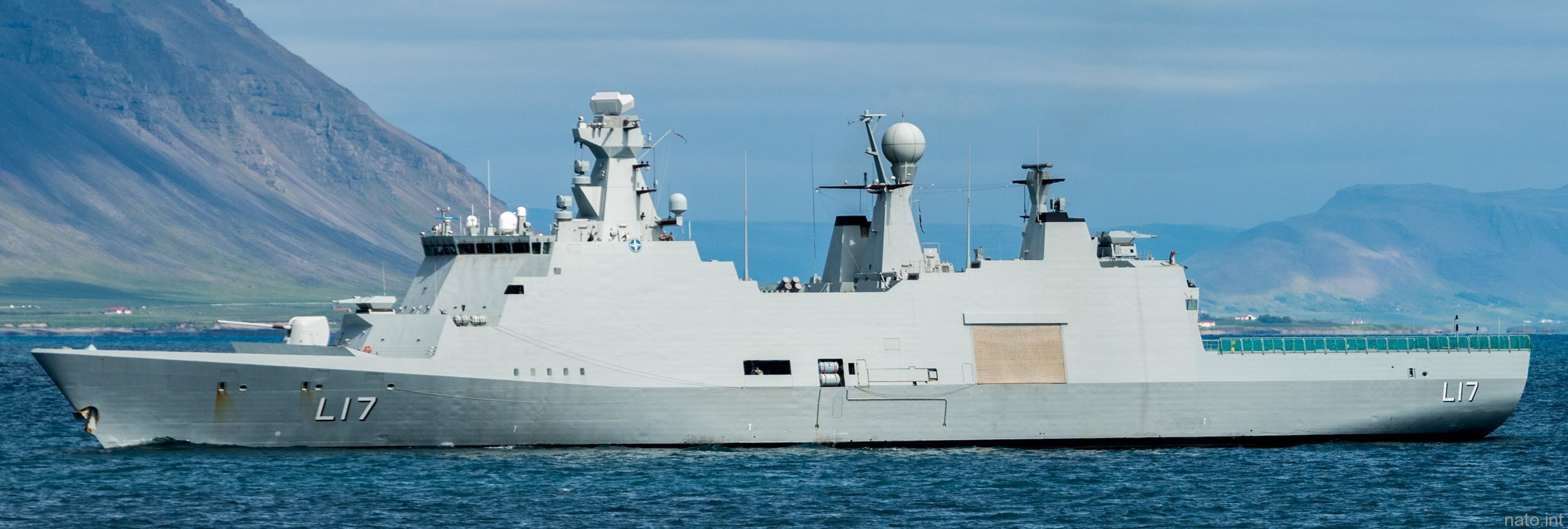 f-342 hdms esbern snare l-17 frigate command support ship royal danish navy 92