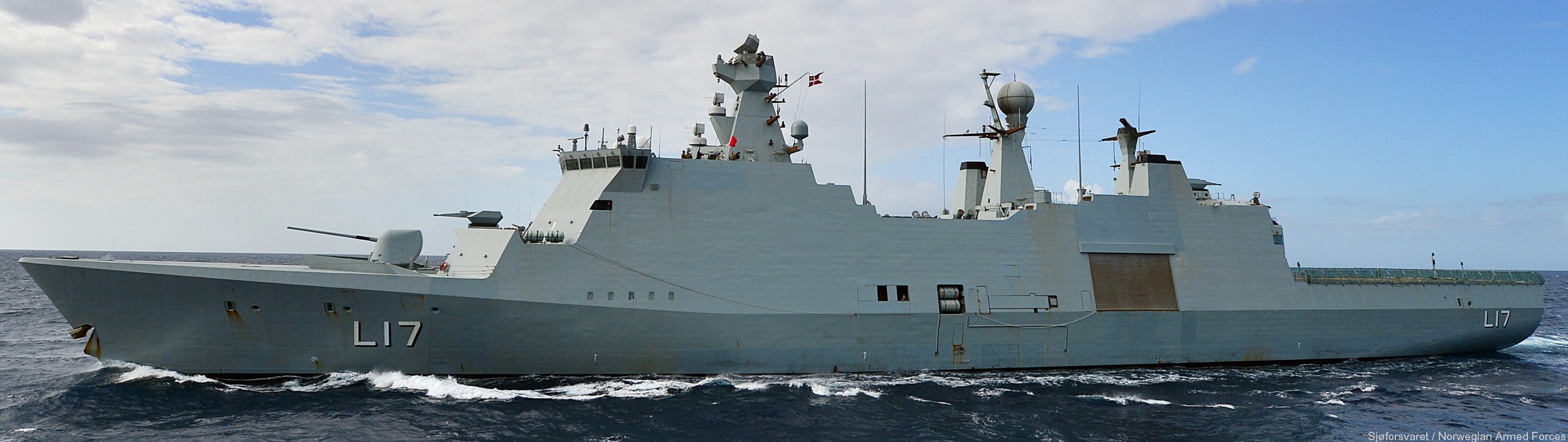 f-342 hdms esbern snare l-17 frigate command support ship royal danish navy 94