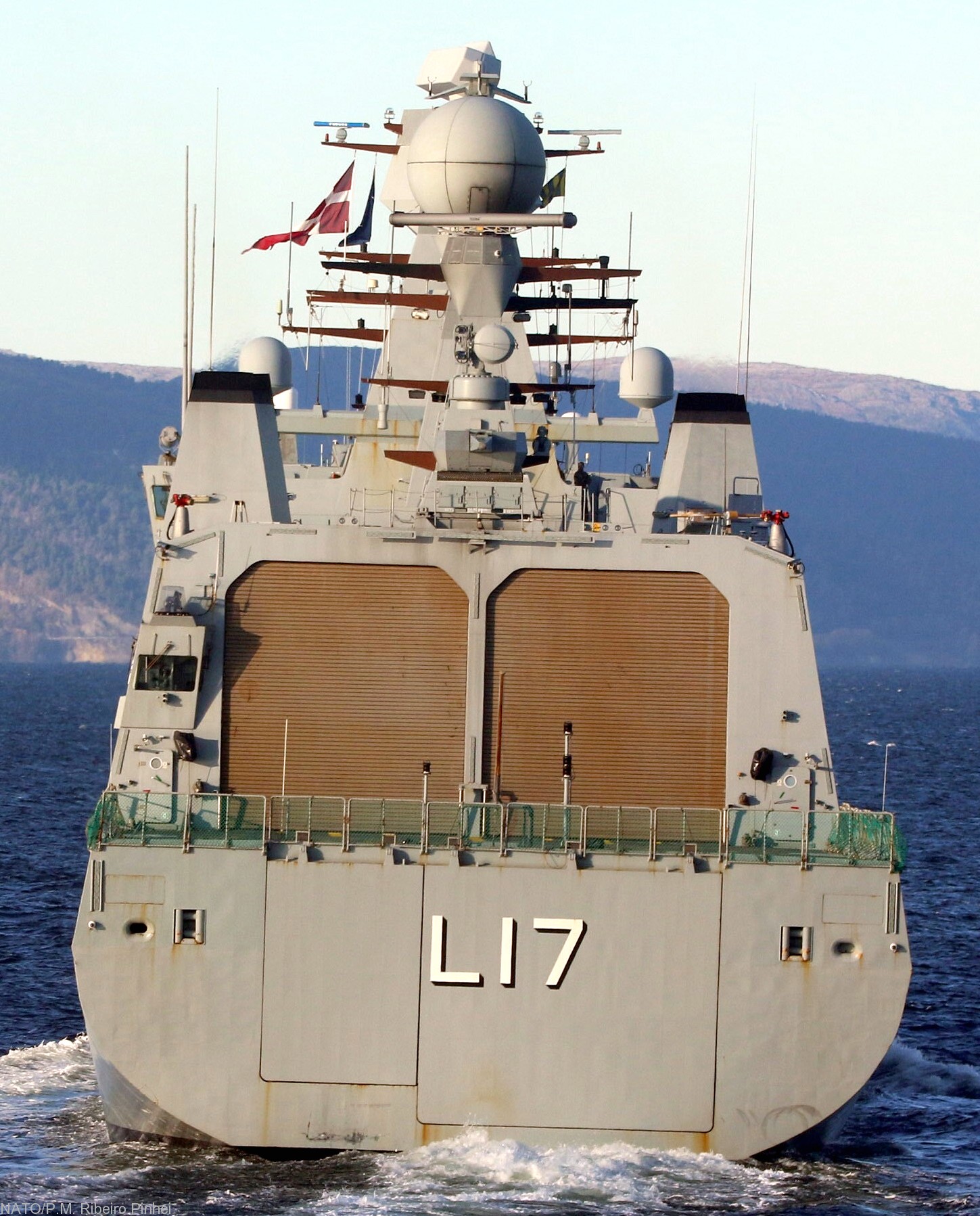 f-342 hdms esbern snare l-17 frigate command support ship royal danish navy 95