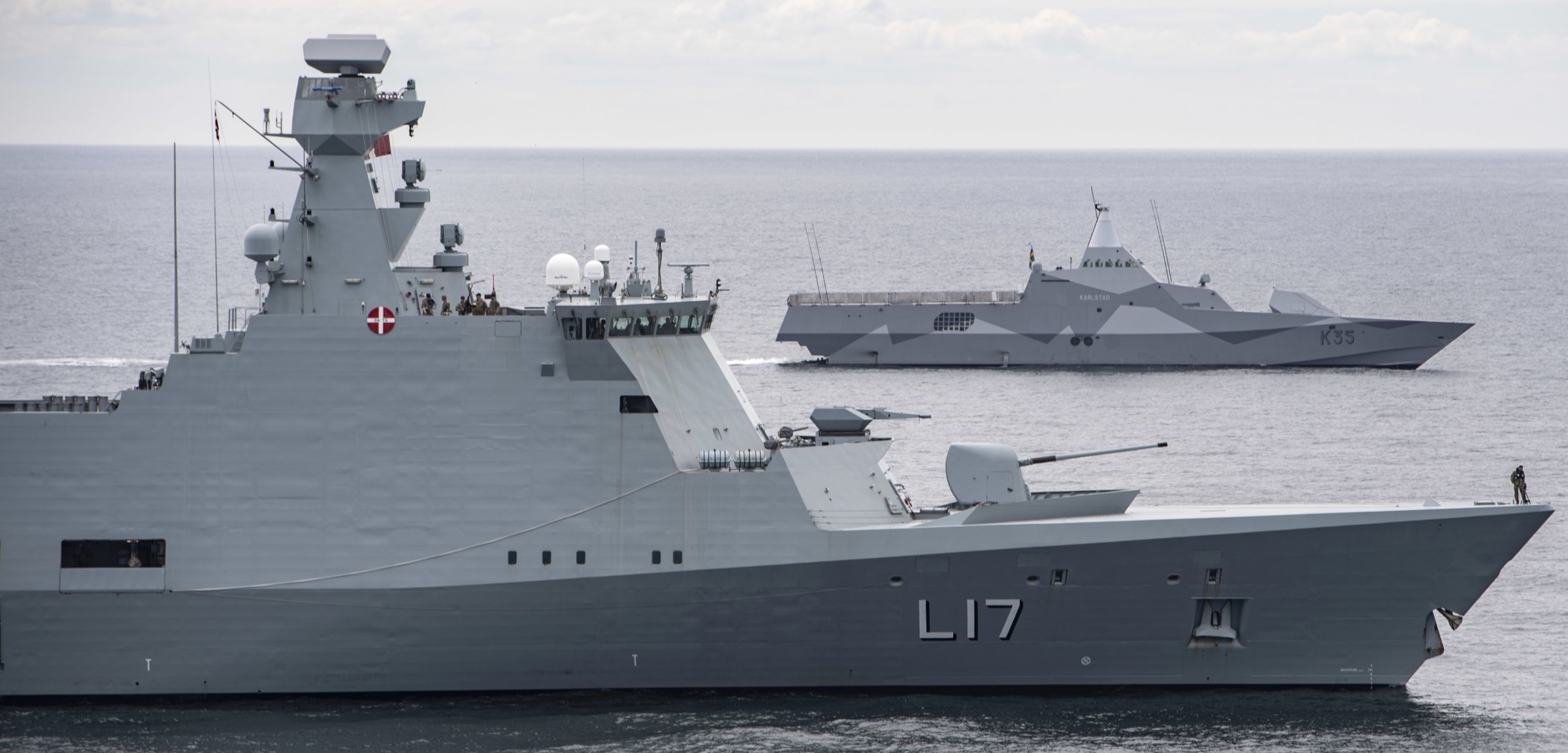 f-342 hdms esbern snare l-17 frigate command support ship royal danish navy 96