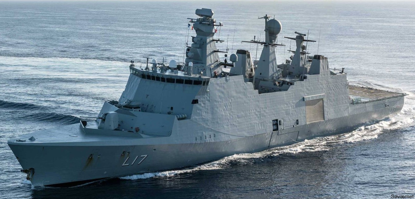 f-342 hdms esbern snare l-17 frigate command support ship royal danish navy 101