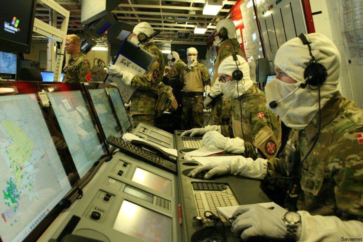f-342 hdms esbern snare l-17 frigate command support ship royal danish navy 106 combat information center cic
