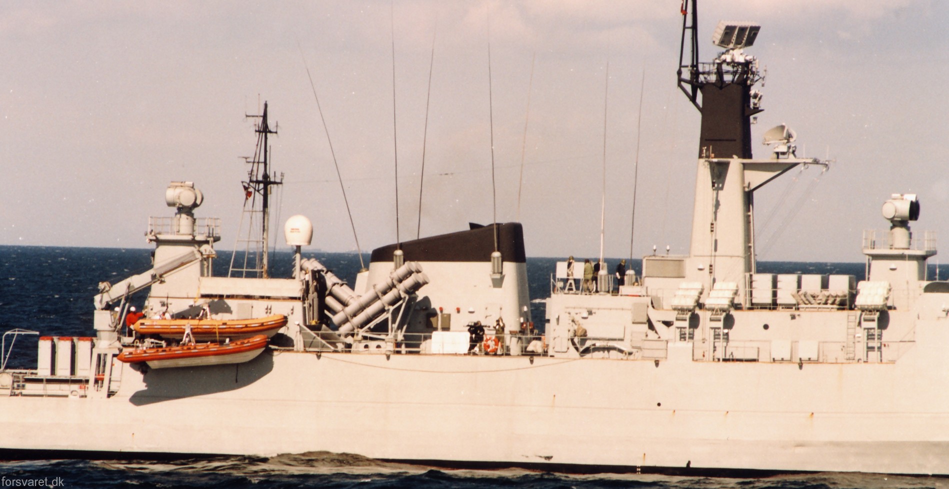 f-354 hdms niels juel class corvette royal danish navy kongelige danske marine kdm 94