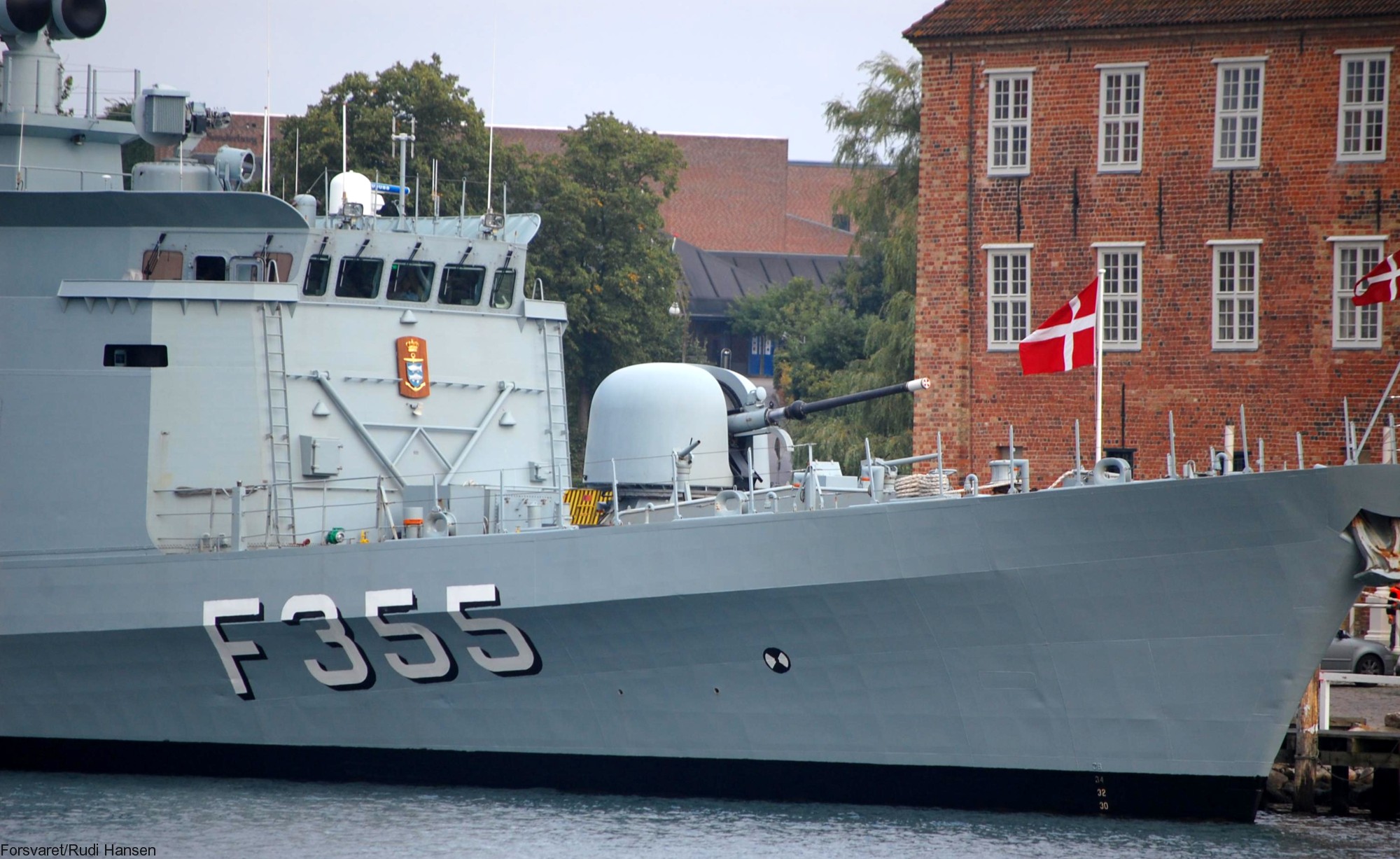 f-355 hdms olfert fischer niels juel class corvette royal danish navy rdn kongelige danske marine kdm 15 oto melara 76/62 gun