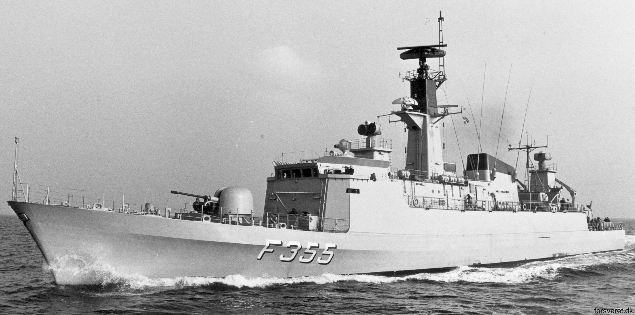 f-355 hdms olfert fischer niels juel class corvette royal danish navy rdn kongelige danske marine kdm 21