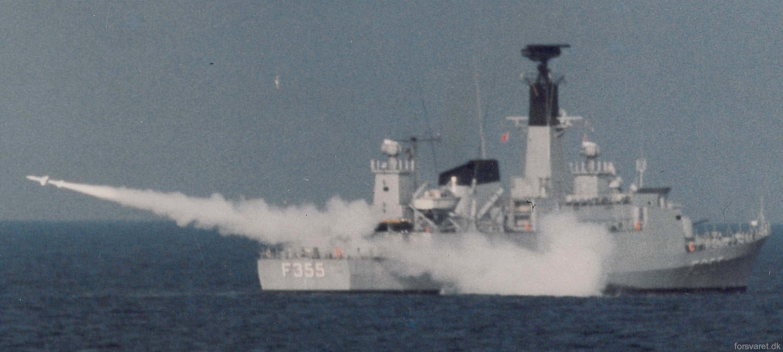f-355 hdms olfert fischer niels juel class corvette royal danish navy rdn kongelige danske marine kdm 22 rim-7 sea sparrow nssm missile