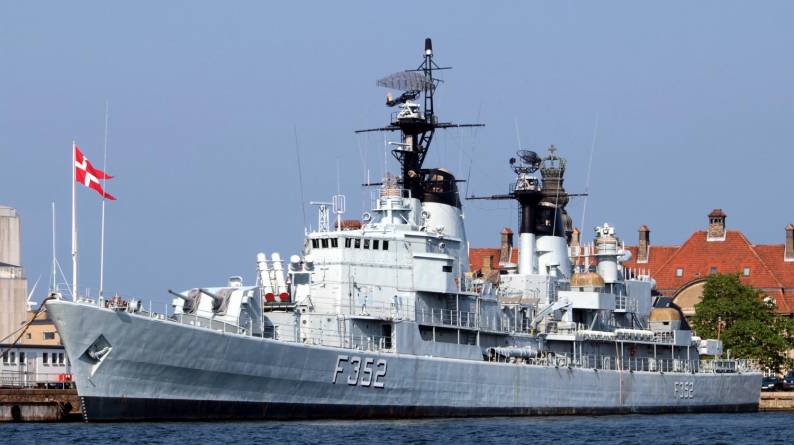 hdms peder skram f 352 frigate royal danish navy