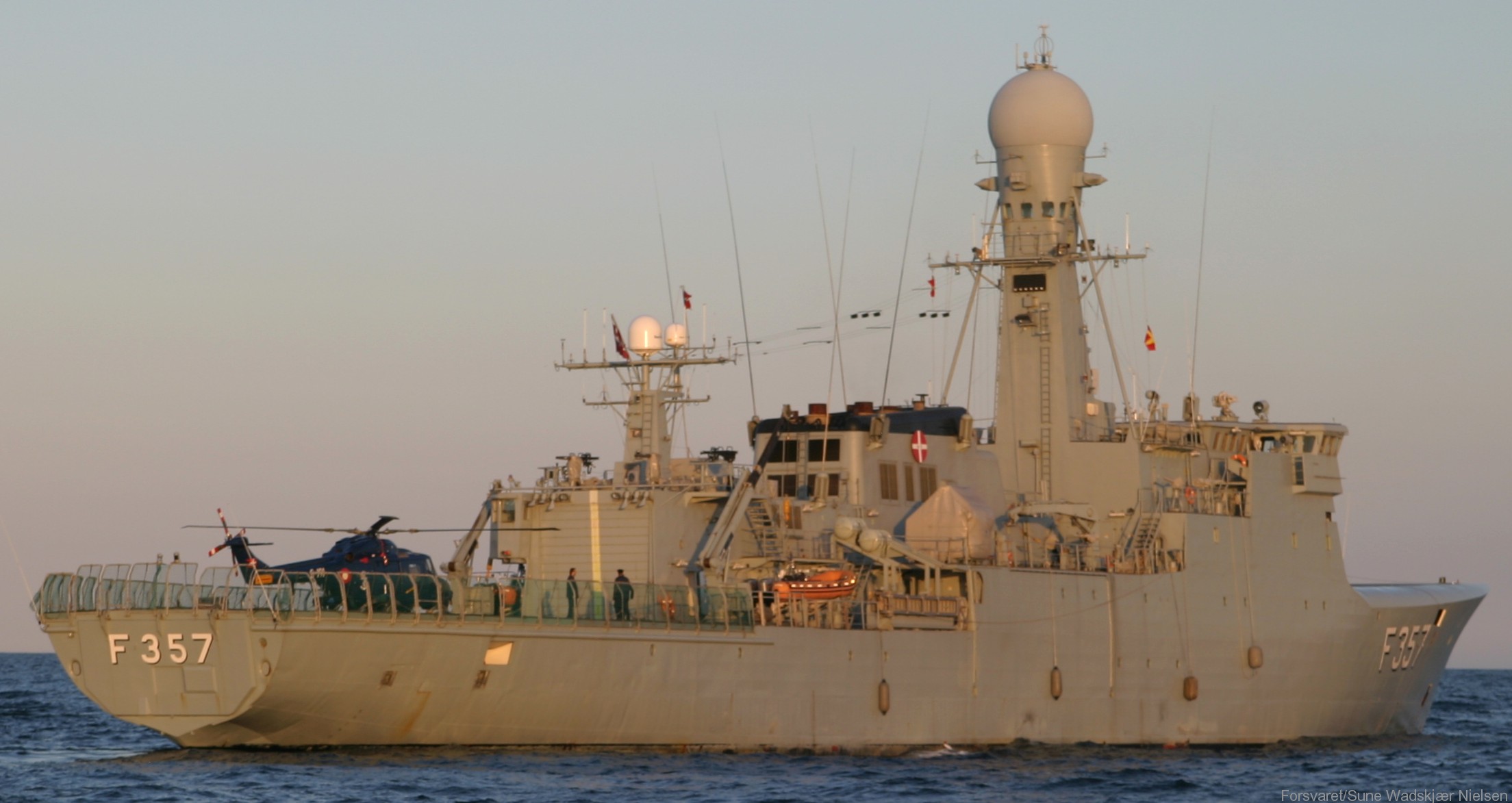 f-357 hdms thetis ocean patrol frigate royal danish navy kongelige danske marine inspektionsskibet 40