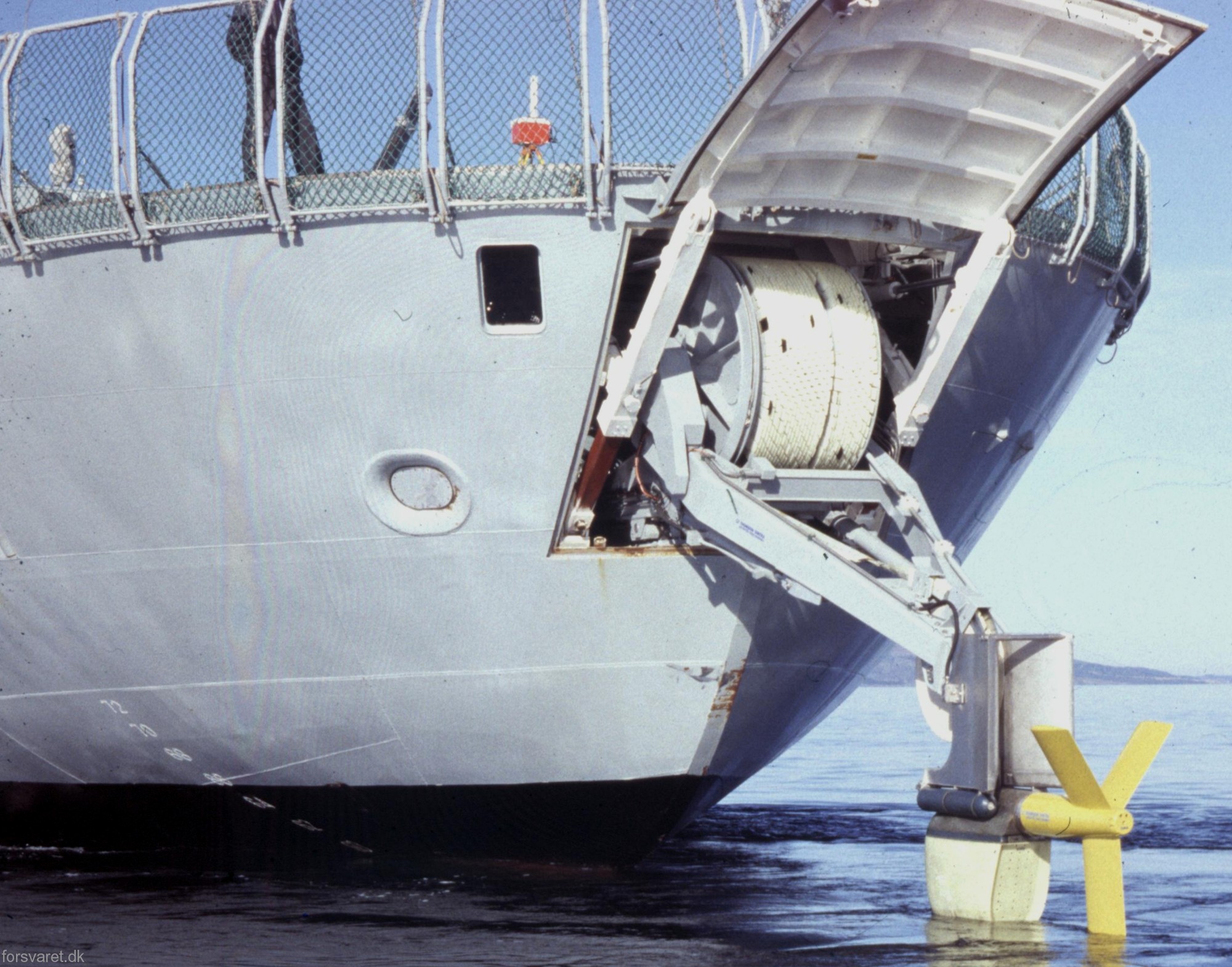 f-357 hdms thetis ocean patrol frigate royal danish navy kongelige danske marine inspektionsskibet 50 thomson sintra tsm 2640 salmon sonar