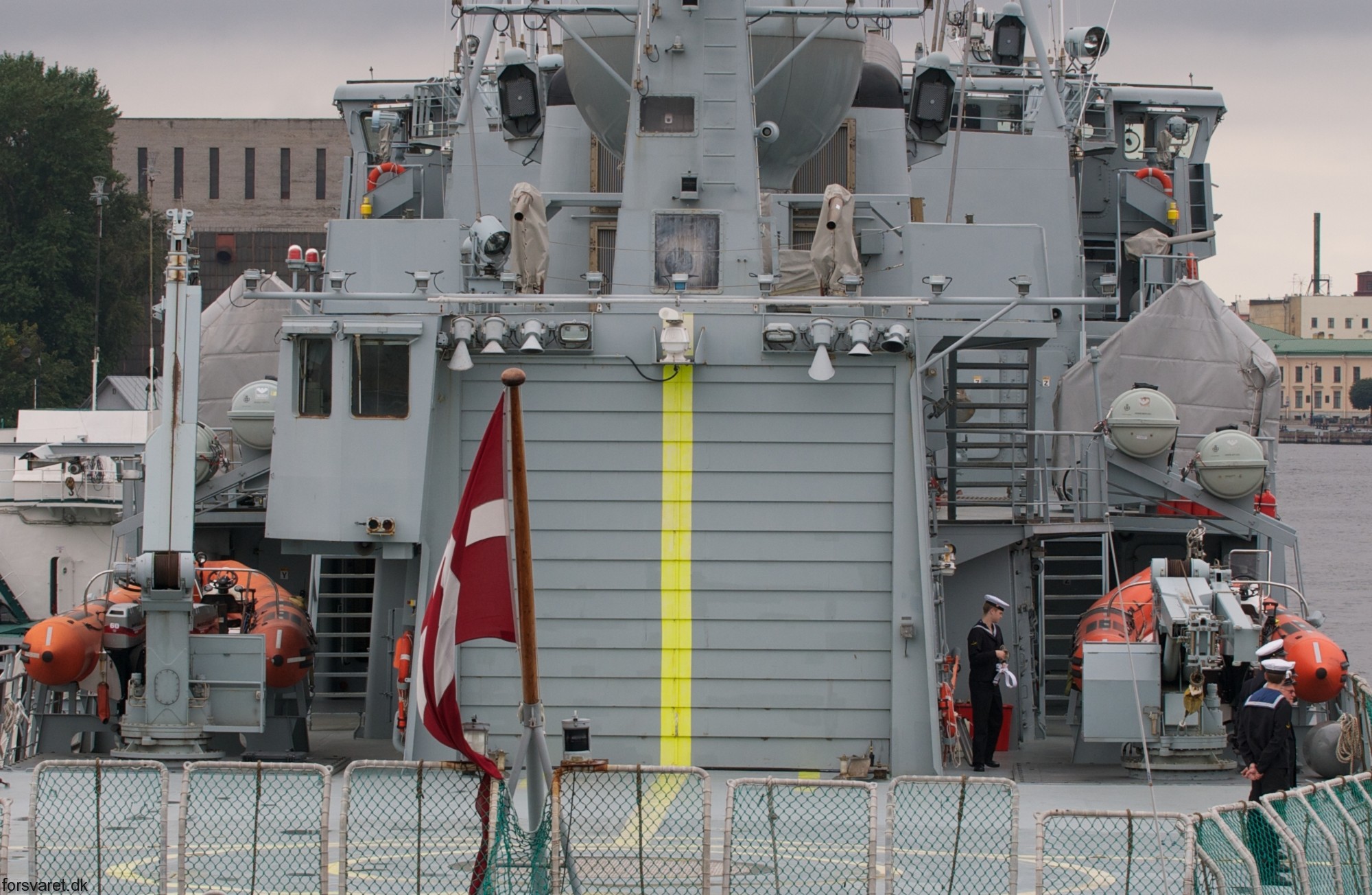 f-357 hdms thetis ocean patrol frigate royal danish navy kongelige danske marine inspektionsskibet 53a hangar