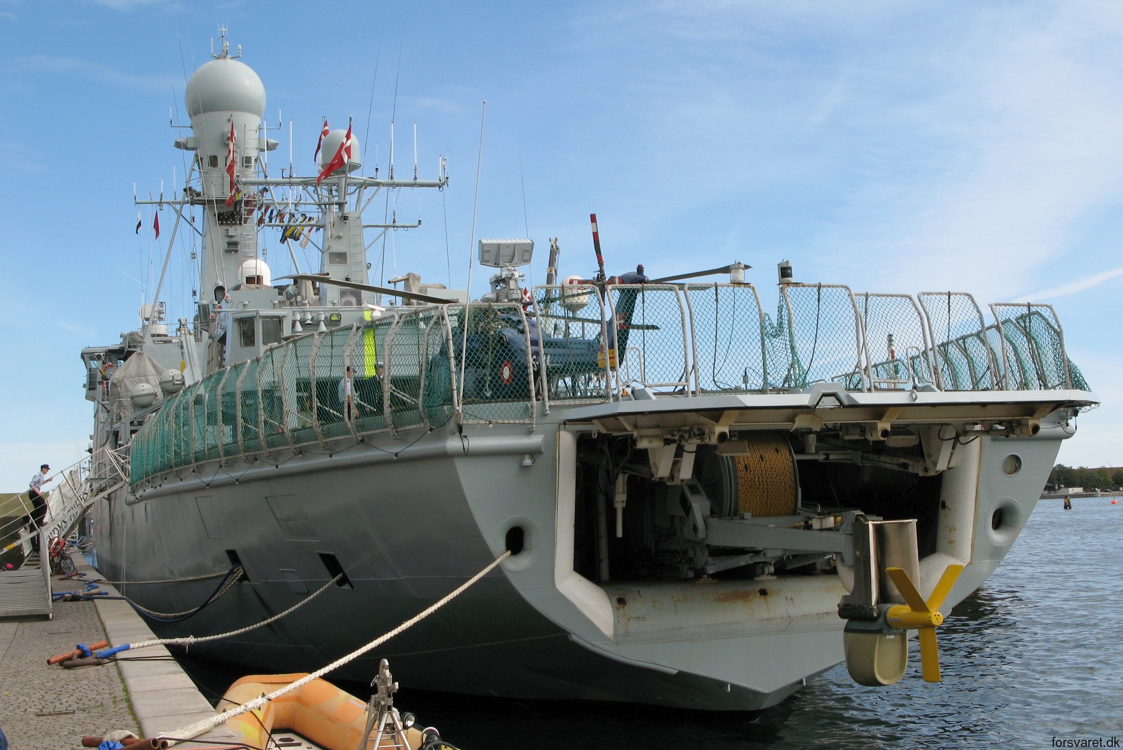 f-357 hdms thetis ocean patrol frigate royal danish navy kongelige danske marine inspektionsskibet 71 tass sonar