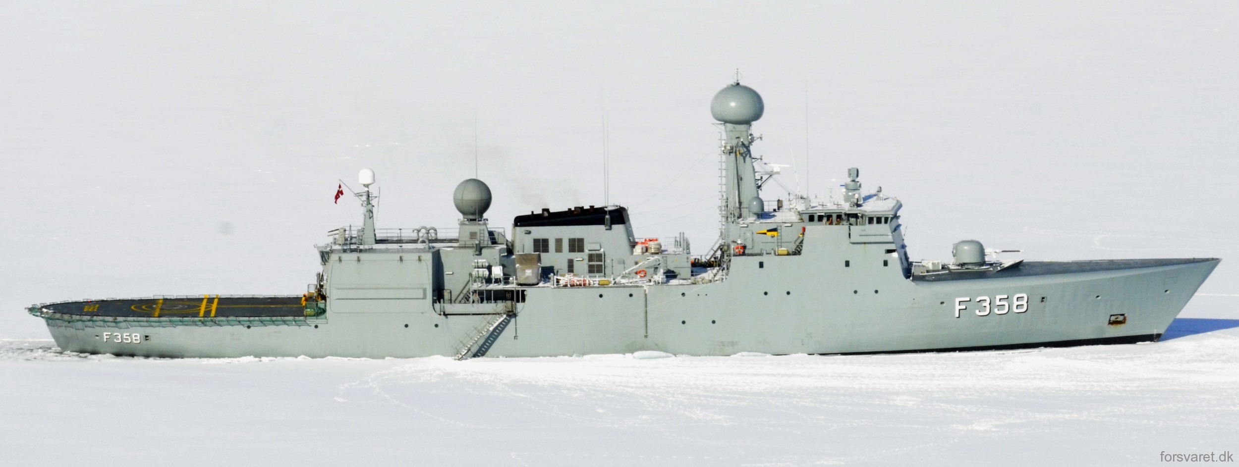f-358 hdms triton thetis class ocean patrol frigate royal danish navy kongelige danske marine kdm inspektionsskibet 02