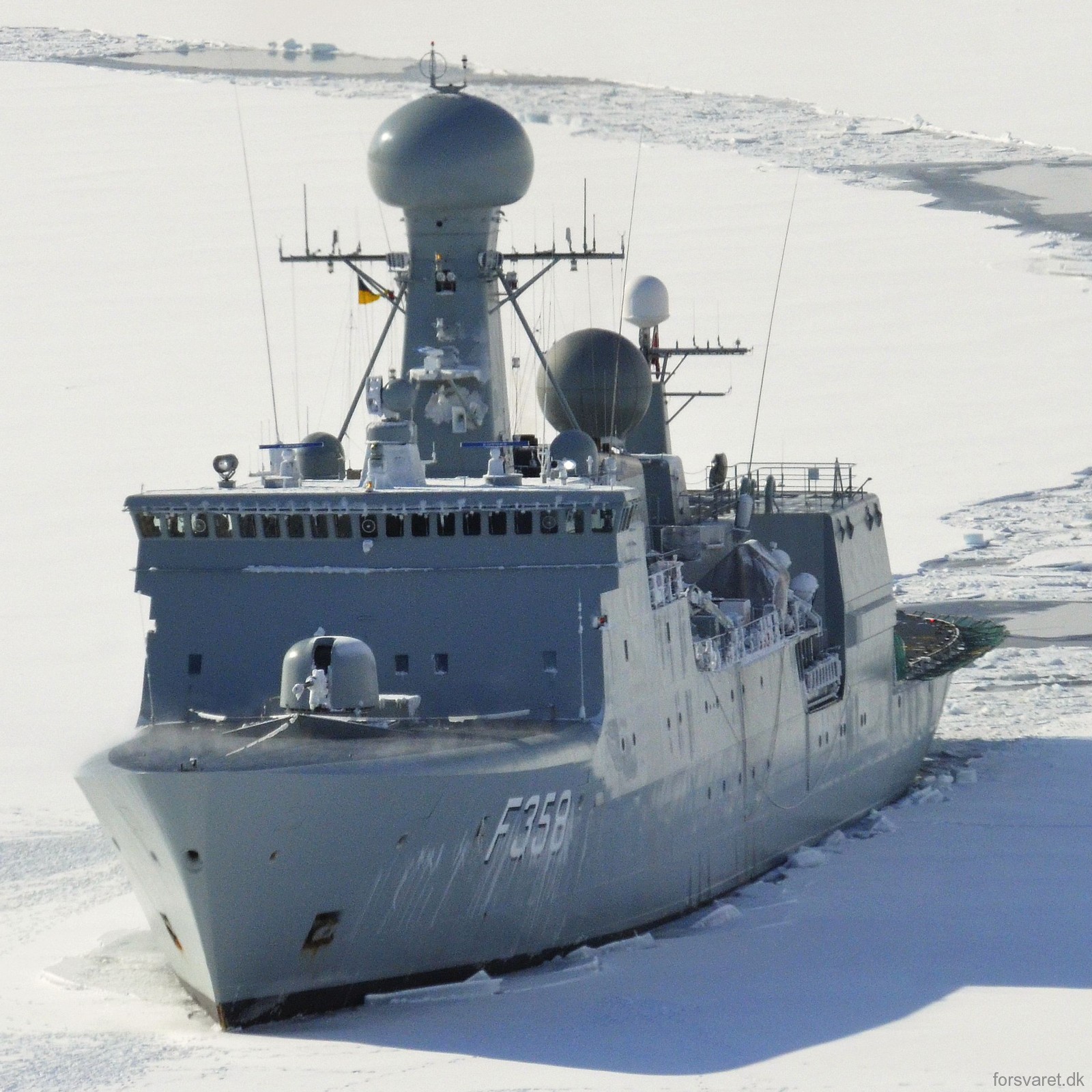 f-358 hdms triton thetis class ocean patrol frigate royal danish navy kongelige danske marine kdm inspektionsskibet 03 arctic