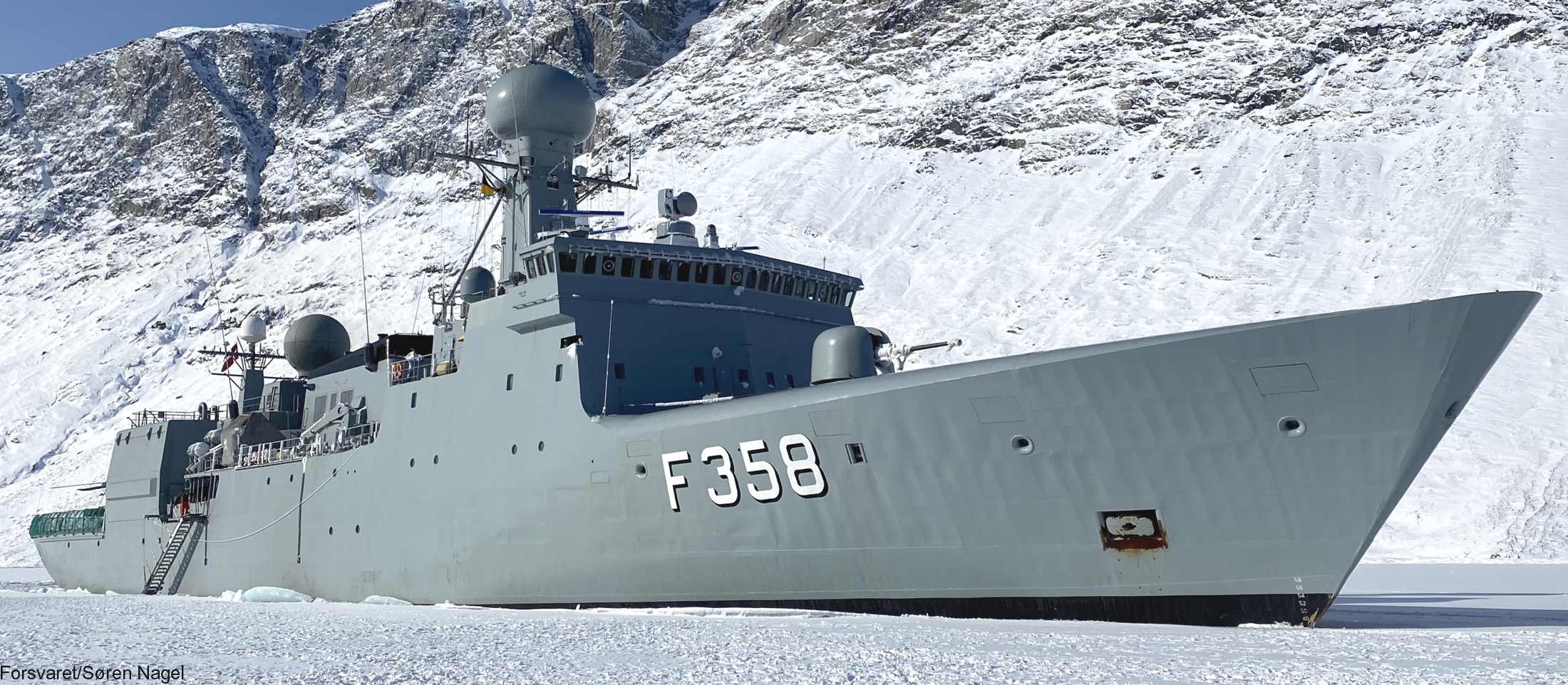 f-358 hdms triton thetis class ocean patrol frigate royal danish navy kongelige danske marine kdm inspektionsskibet 06 arctic ice