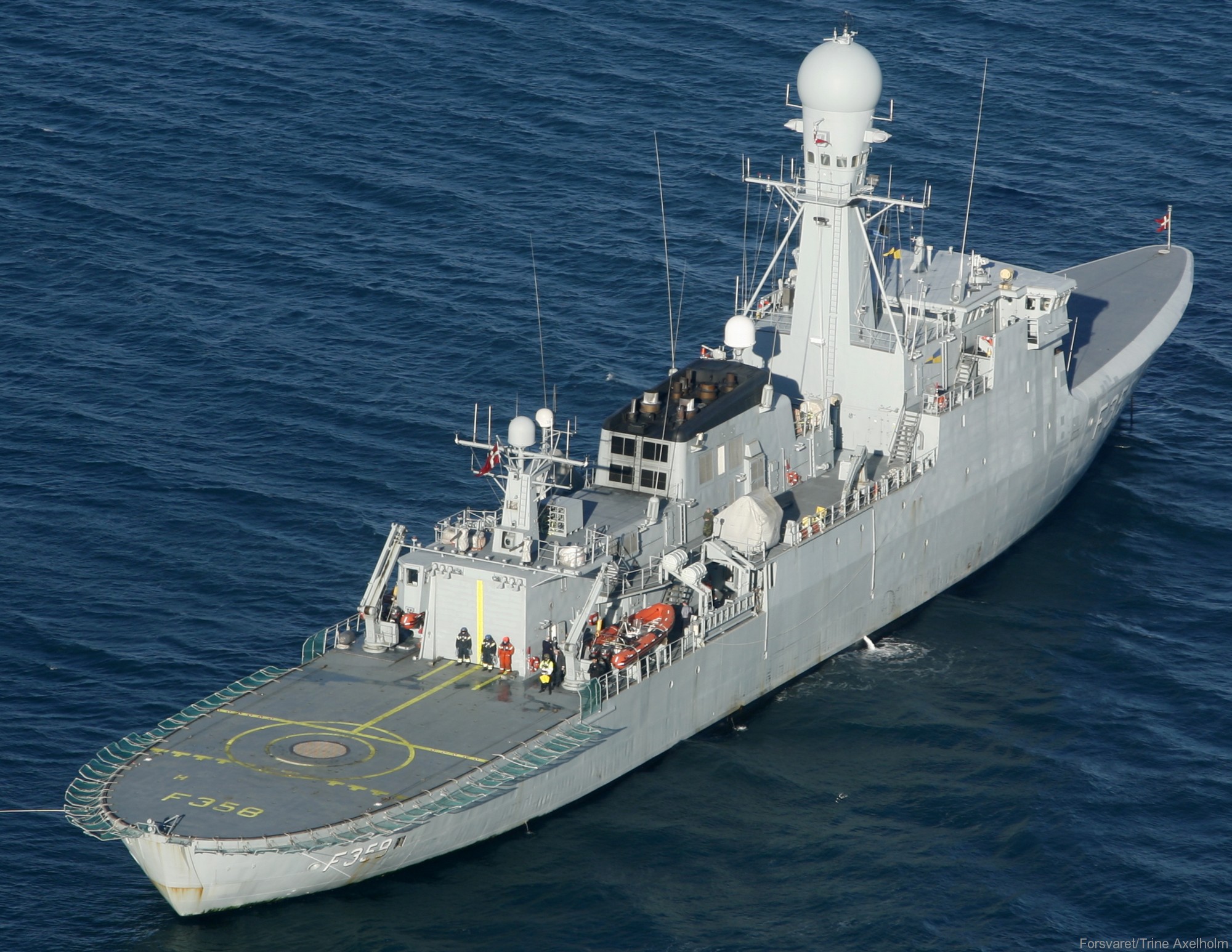 f-358 hdms triton thetis class ocean patrol frigate royal danish navy kongelige danske marine kdm inspektionsskibet 16