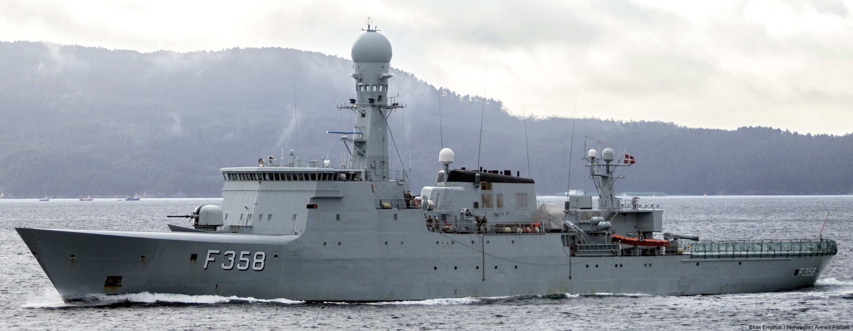 f-358 hdms triton thetis class ocean patrol frigate royal danish navy kongelige danske marine kdm inspektionsskibet 25